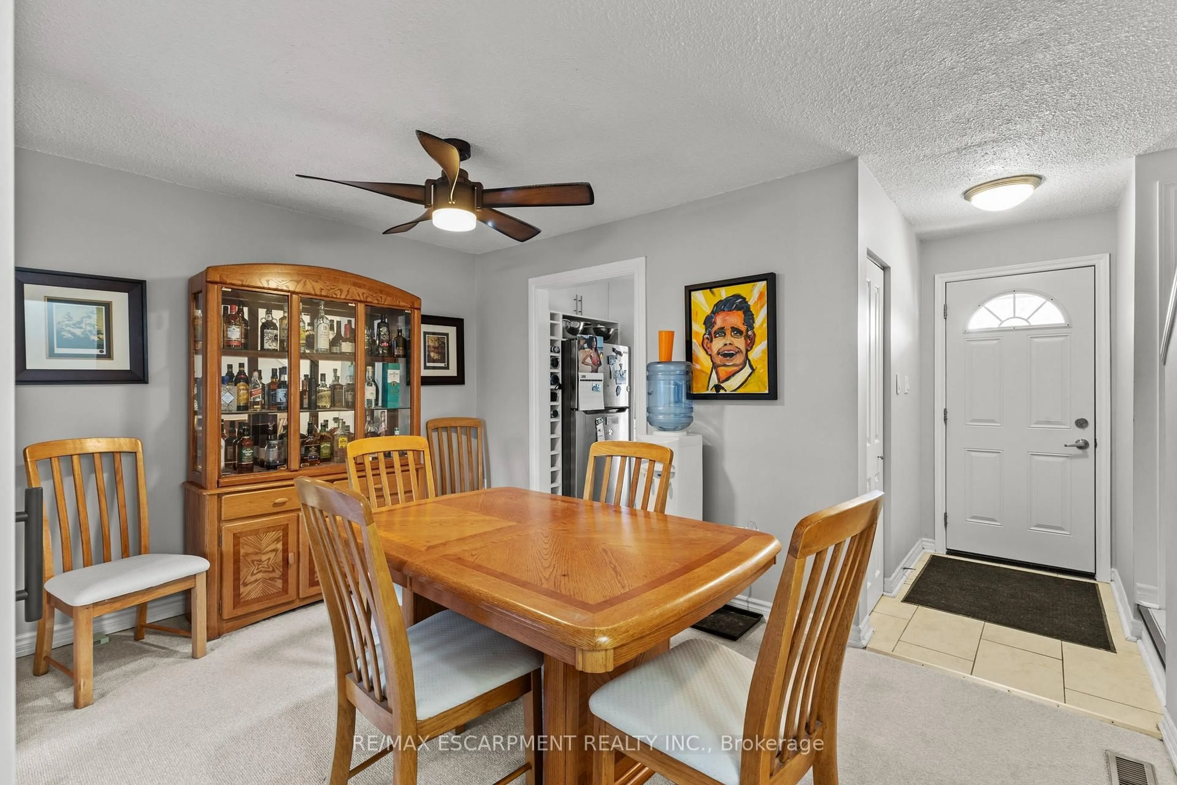 Dining room, ceramic/tile floor for 10 ANGUS Rd #8, Hamilton Ontario L8K 6K3