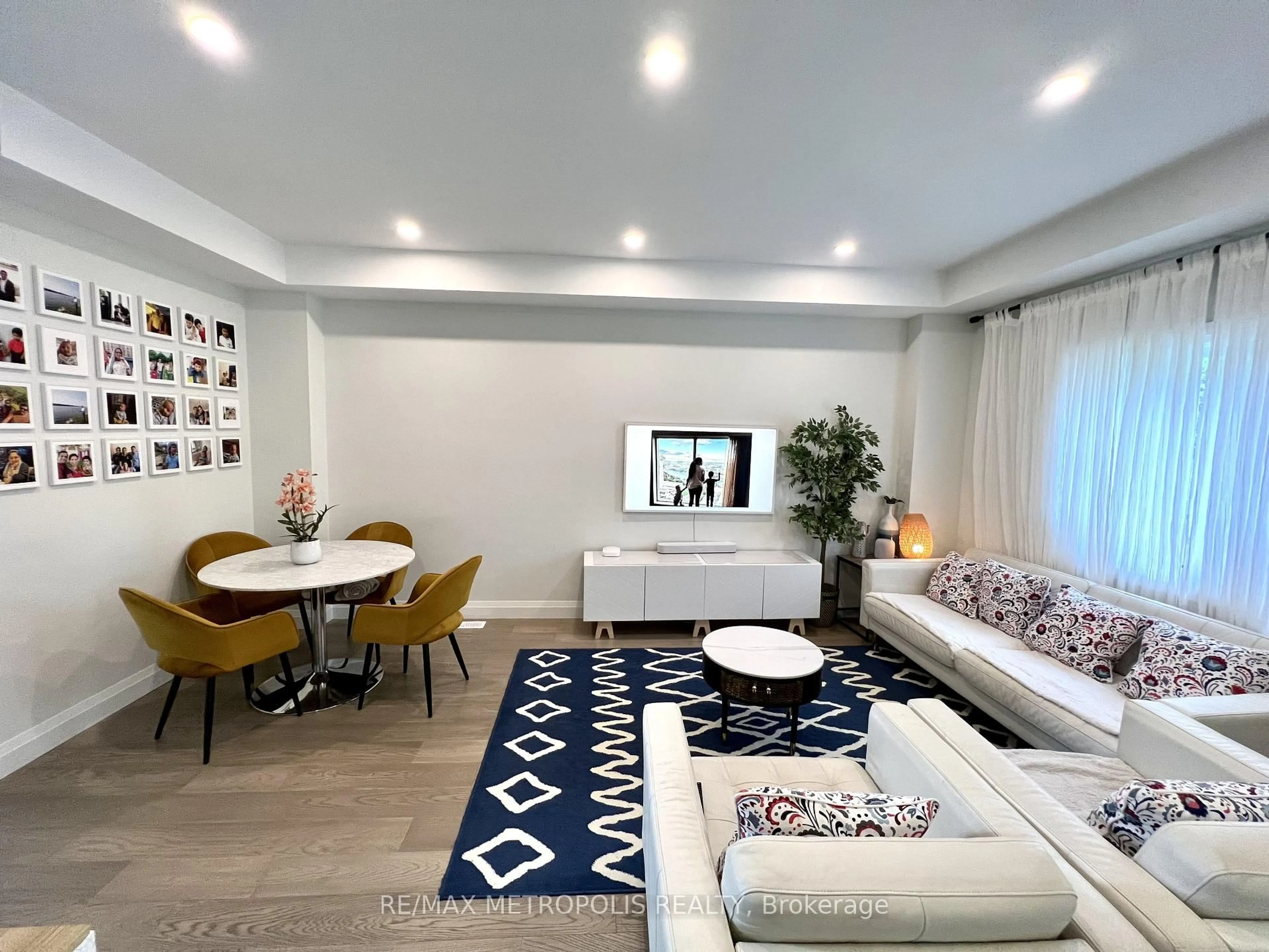 Living room with furniture, unknown for 55 Russ St, Cambridge Ontario N3H 4B1