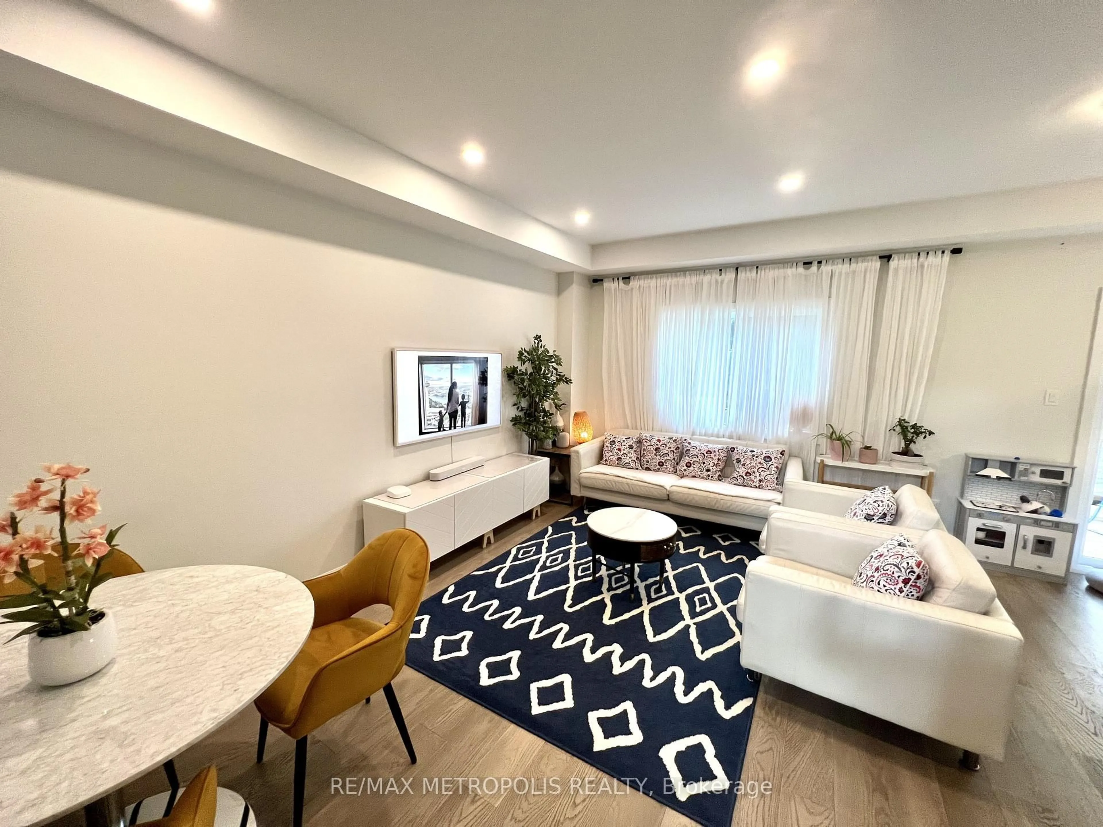Living room with furniture, unknown for 55 Russ St, Cambridge Ontario N3H 4B1