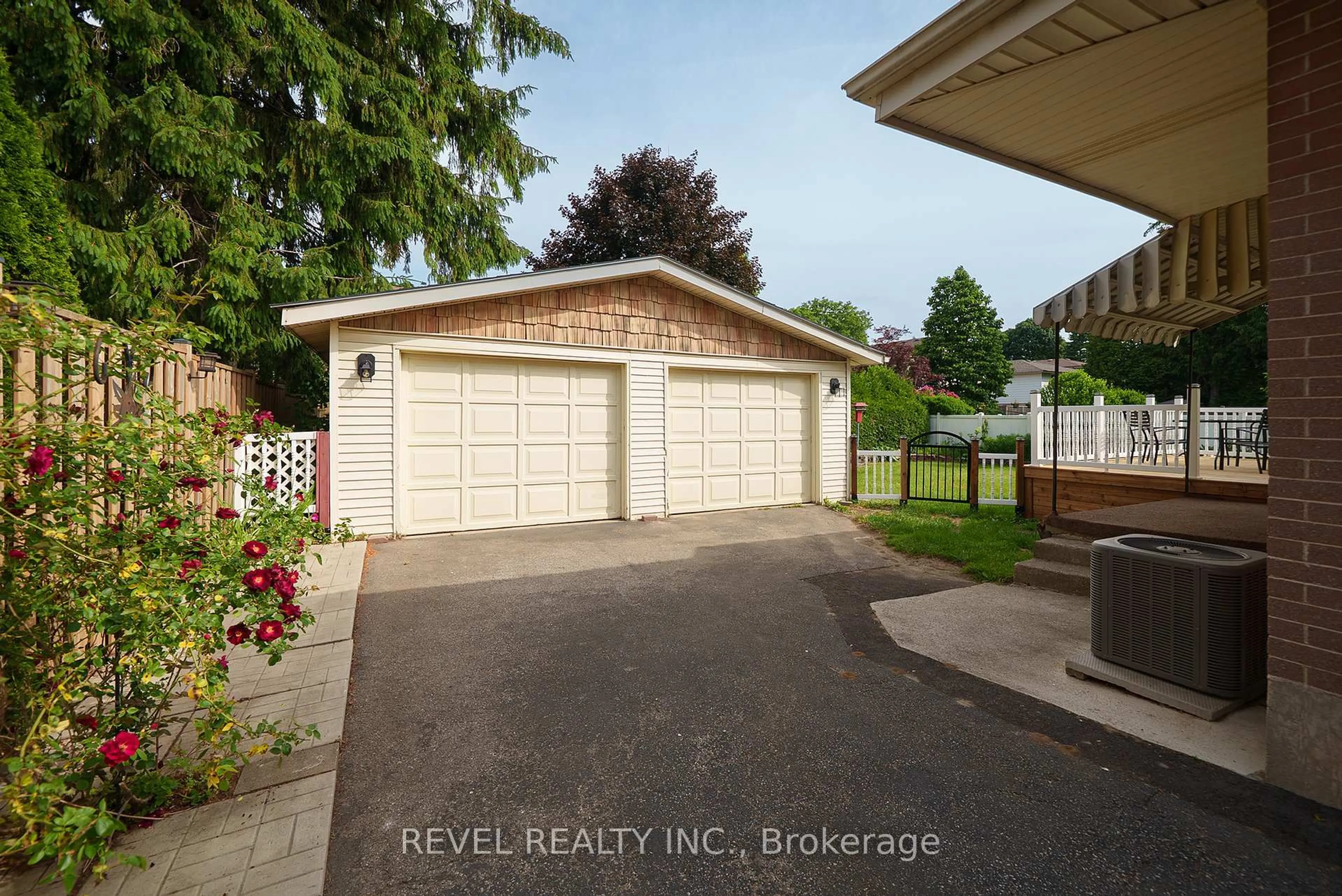Indoor garage for 86 Forsythe Ave, Brantford Ontario N3R 3L6