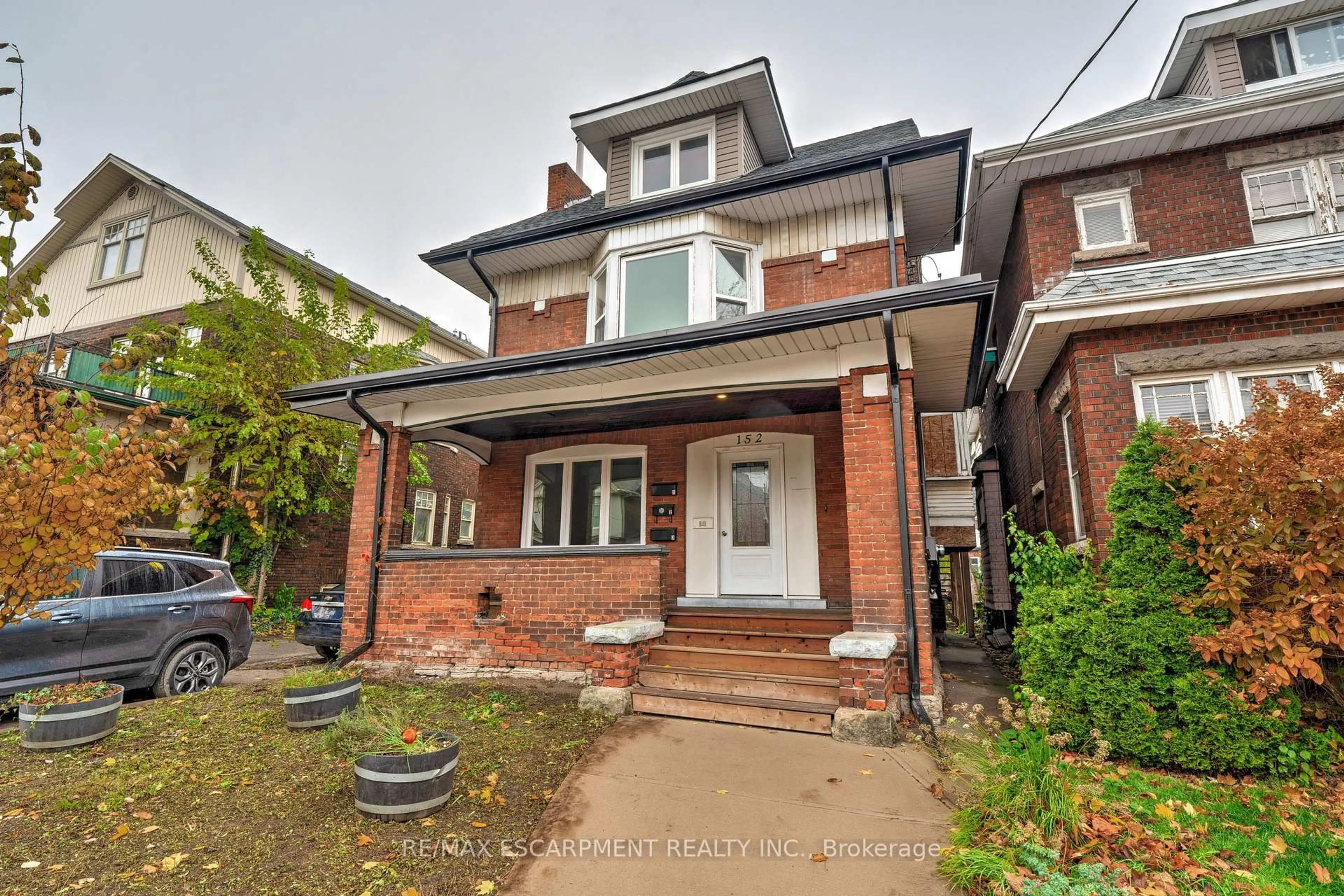 Home with brick exterior material, street for 152 Sanford Ave, Hamilton Ontario L8M 2G9