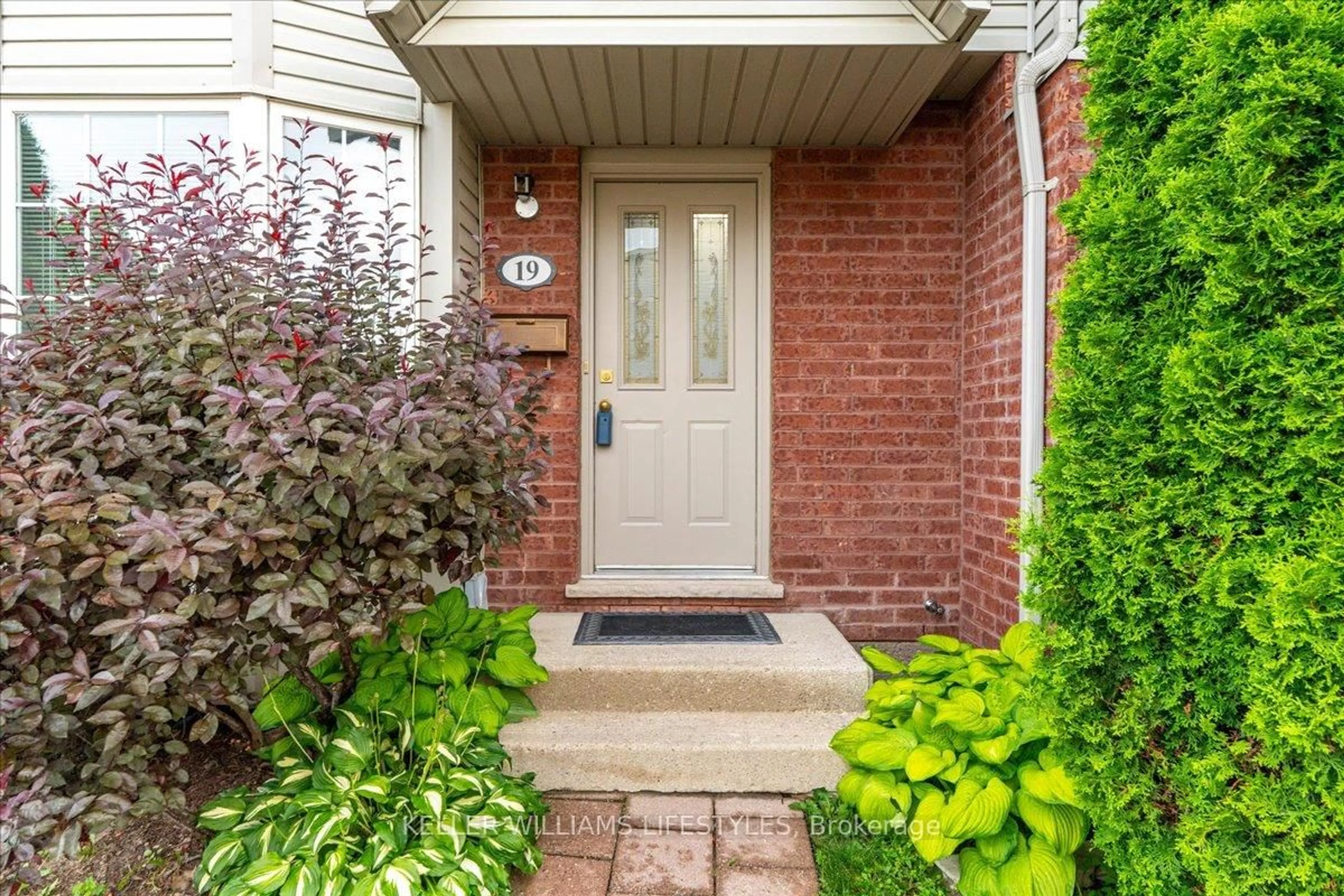 Indoor entryway for 101 Brookside St #19, London South Ontario N5Z 5C9