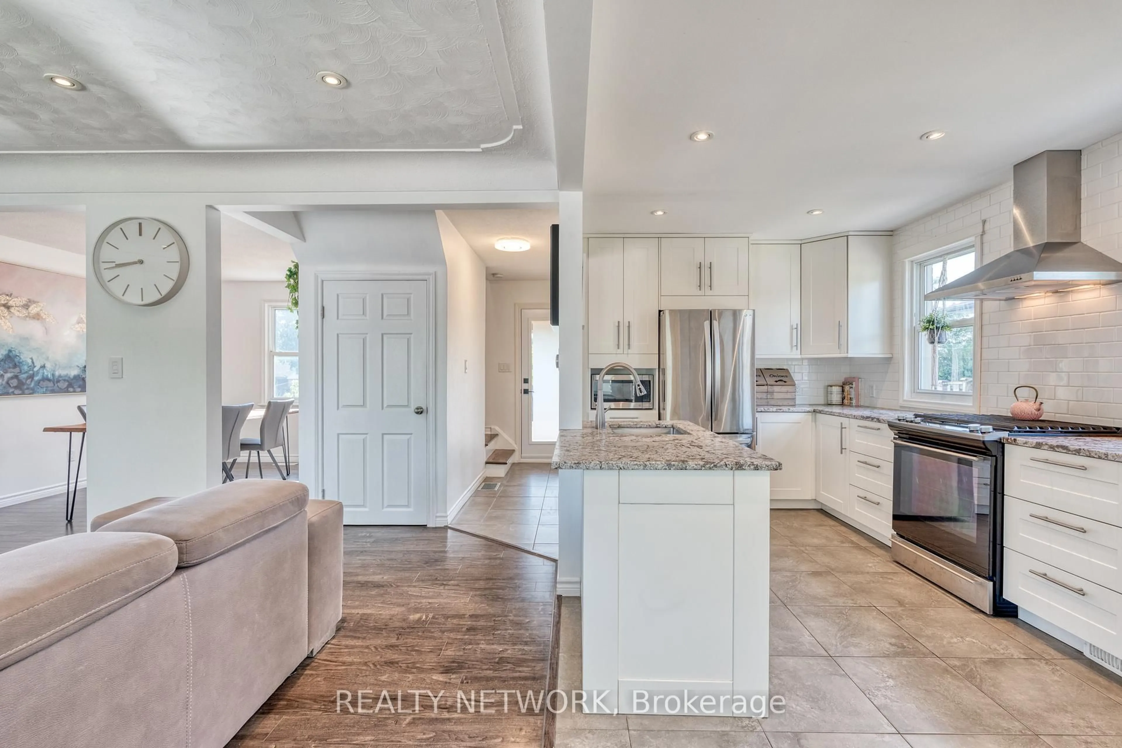 Open concept kitchen, ceramic/tile floor for 293 East 45th St, Hamilton Ontario L8T 3K7