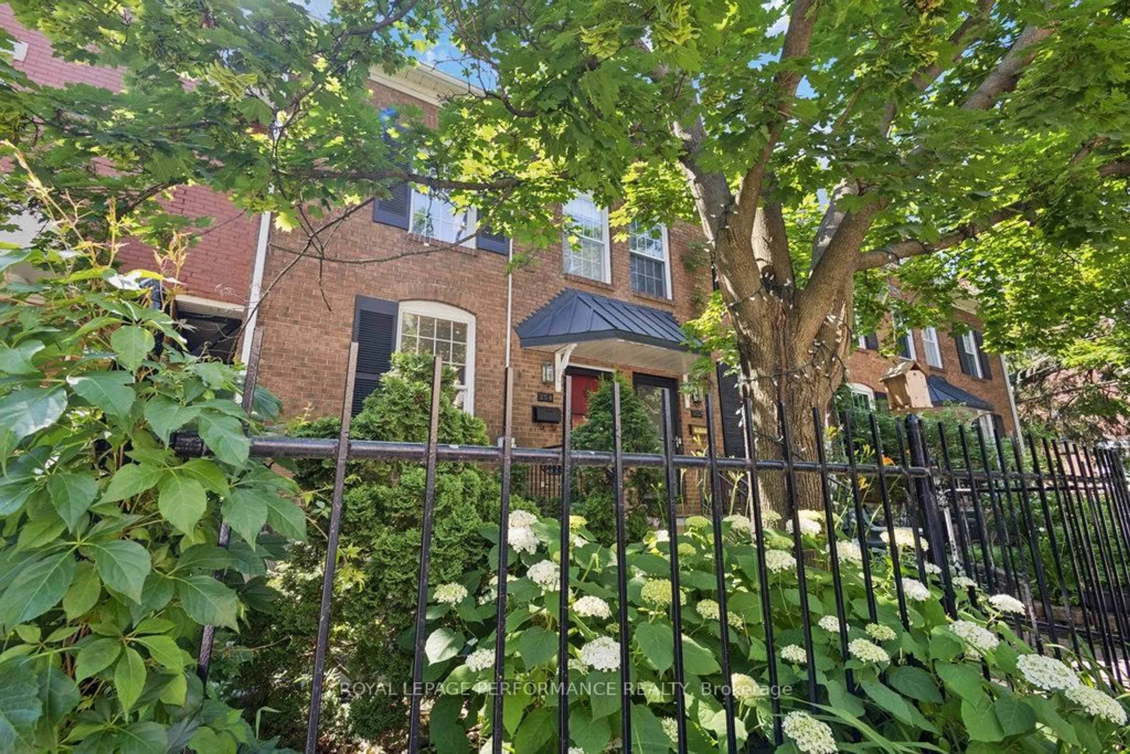 Unknown for 254 Stewart St, Ottawa Ontario K1N 6K4