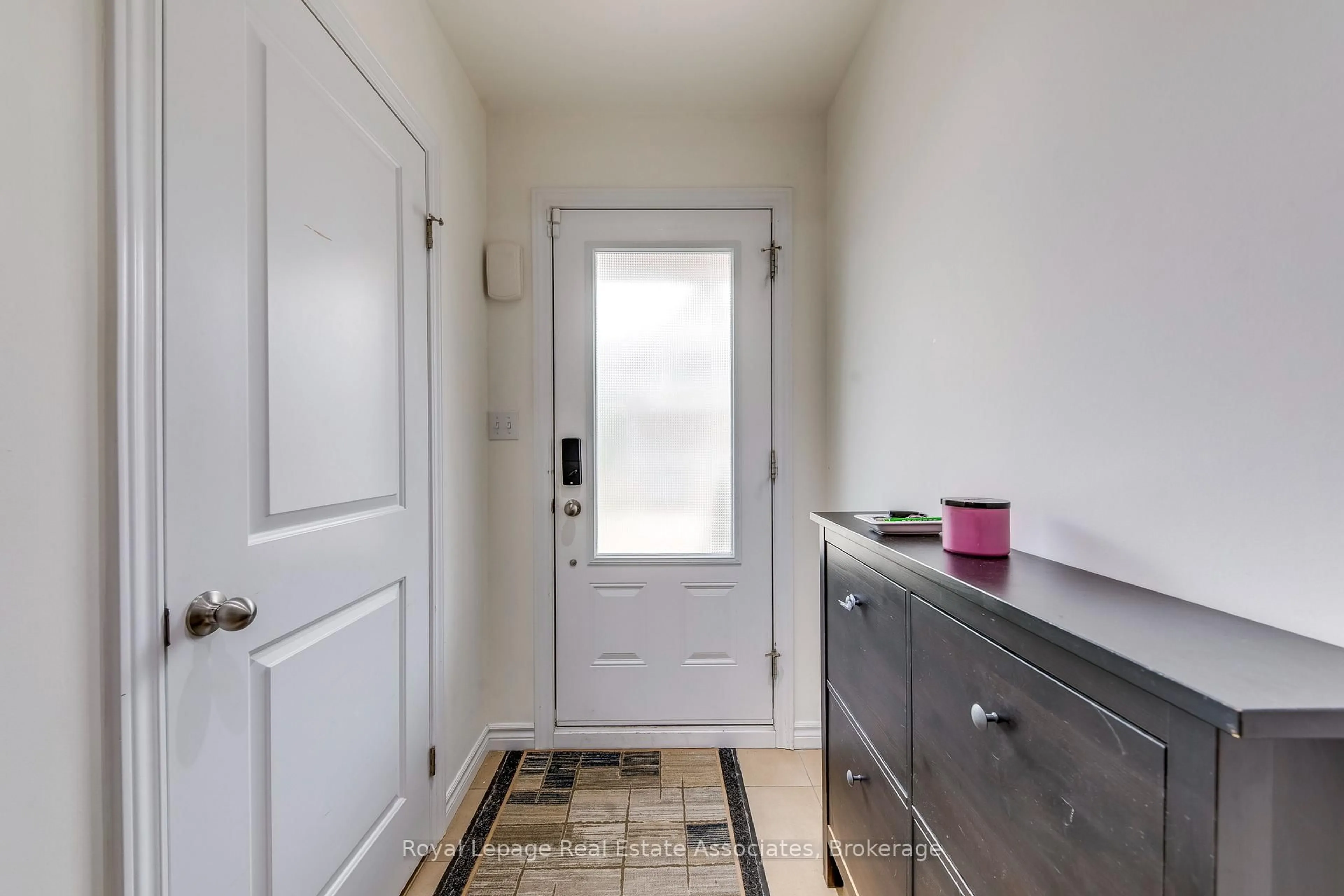 Indoor entryway for 100 Chester Dr #26, Cambridge Ontario N1T 2C3