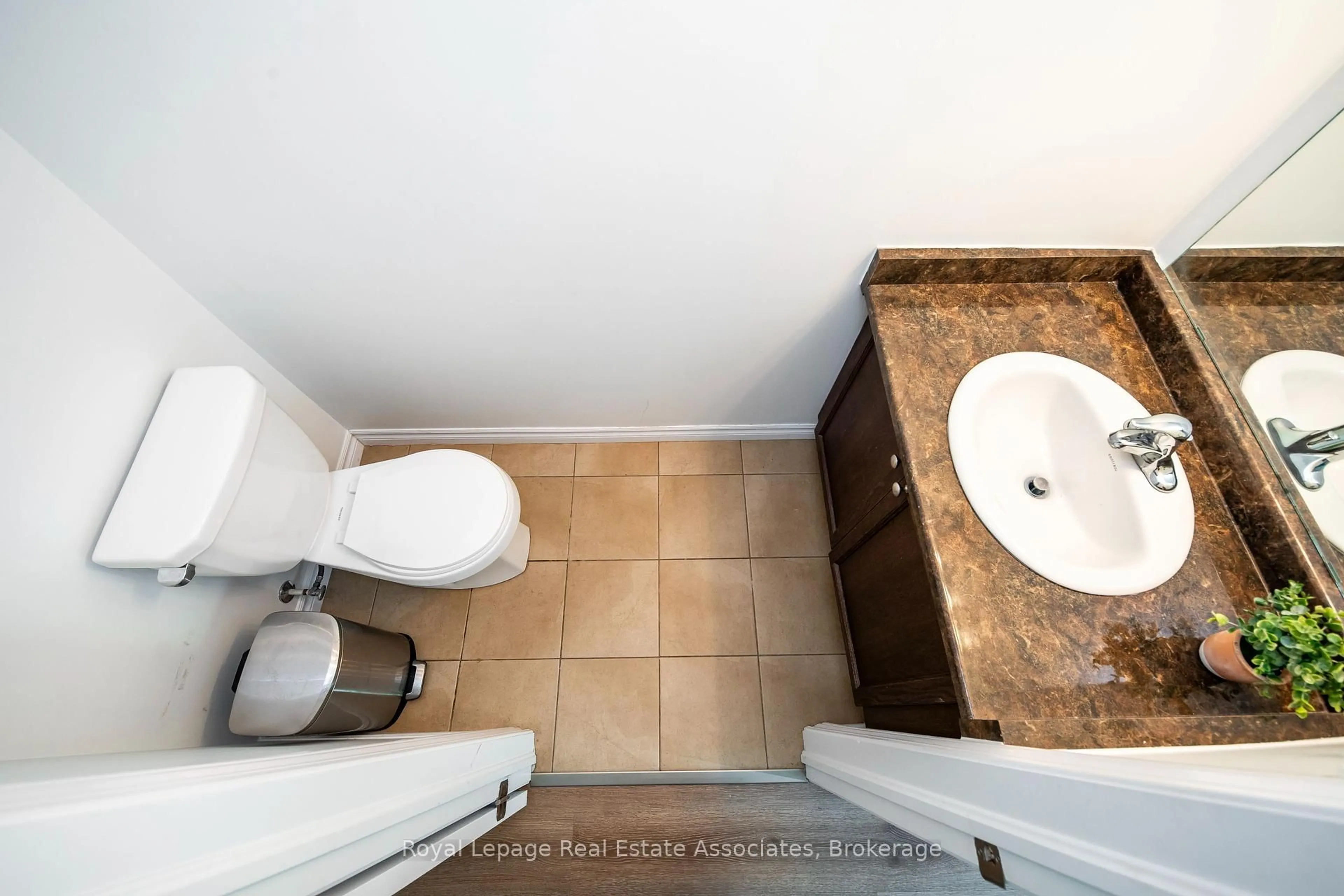 Standard bathroom, ceramic/tile floor for 100 Chester Dr #26, Cambridge Ontario N1T 2C3