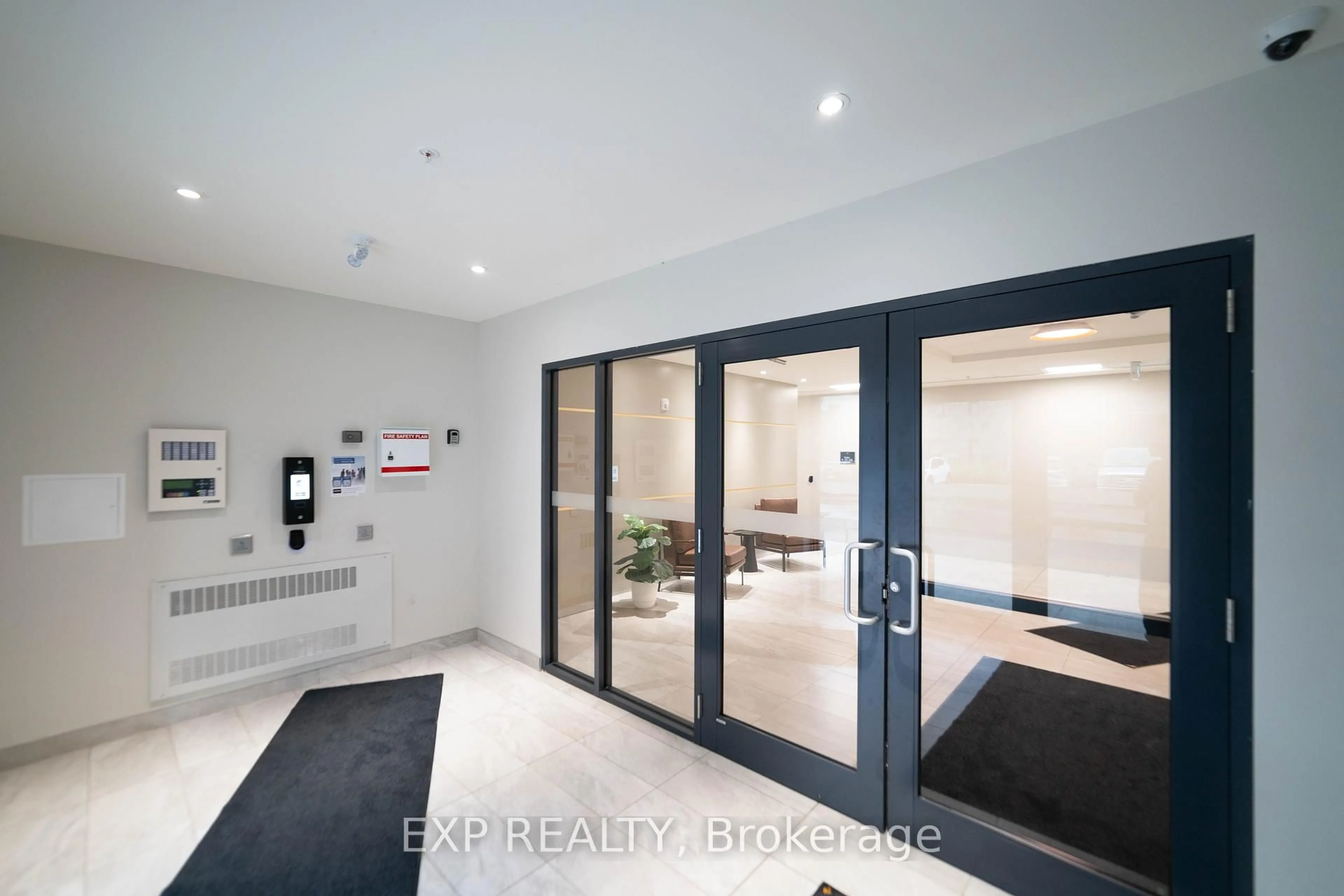 Indoor entryway for 1201 Lackner Pl #211, Kitchener Ontario N2A 0L4