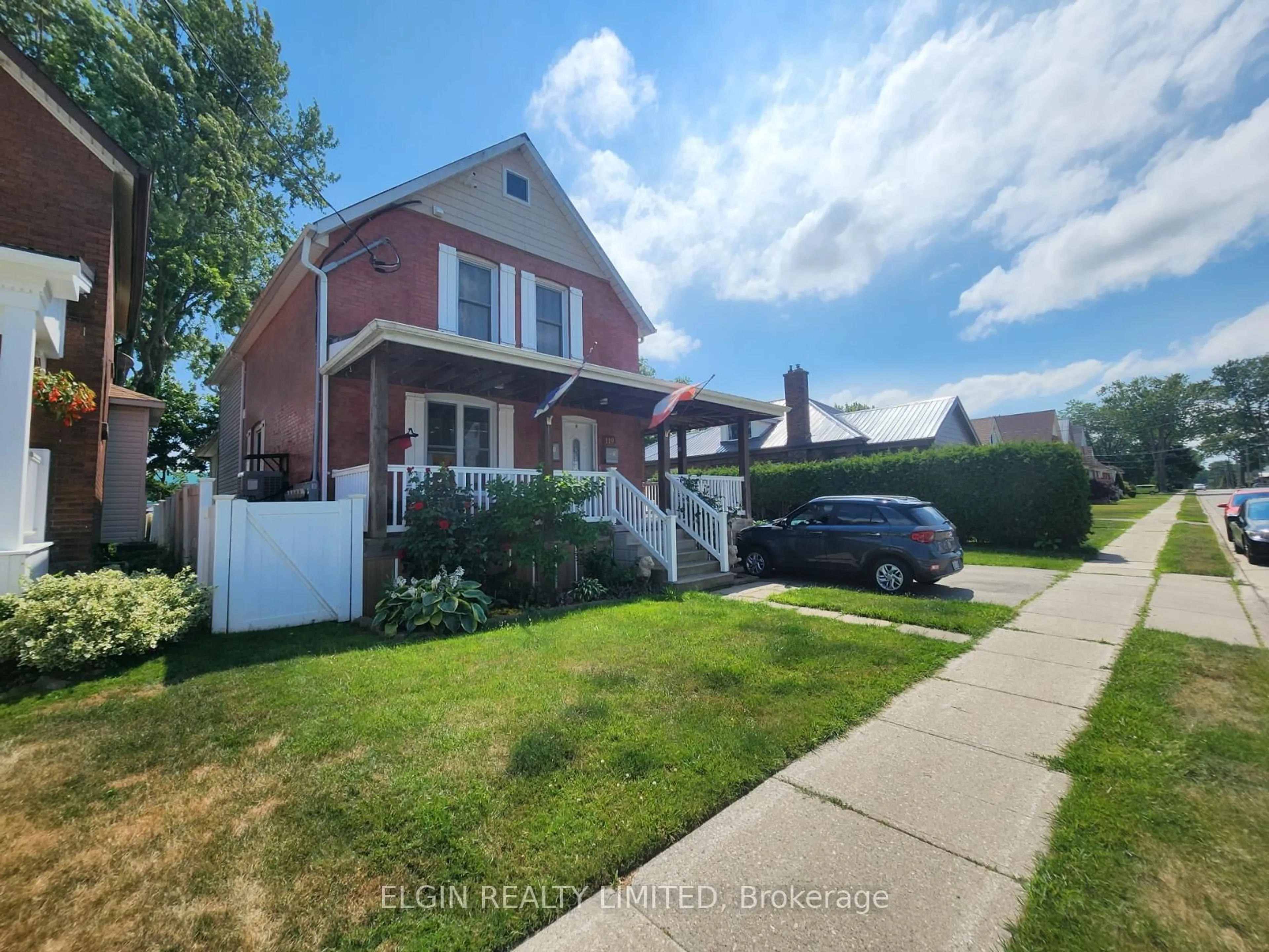 A pic from outside/outdoor area/front of a property/back of a property/a pic from drone, street for 119 Erie St, St. Thomas Ontario N5R 2N1