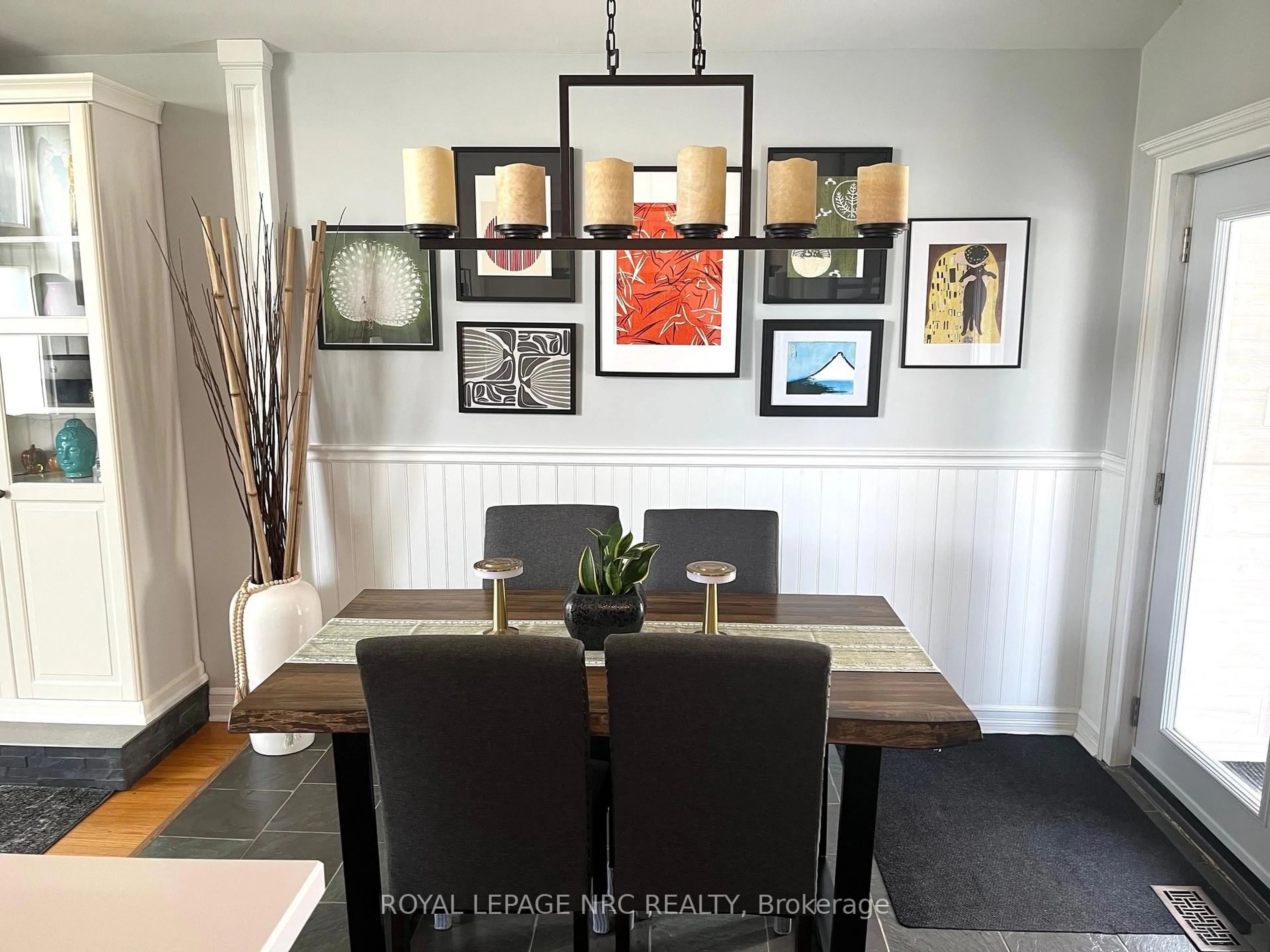 Dining room, wood/laminate floor for 8305 Parkway Dr, Niagara Falls Ontario L2G 6W8
