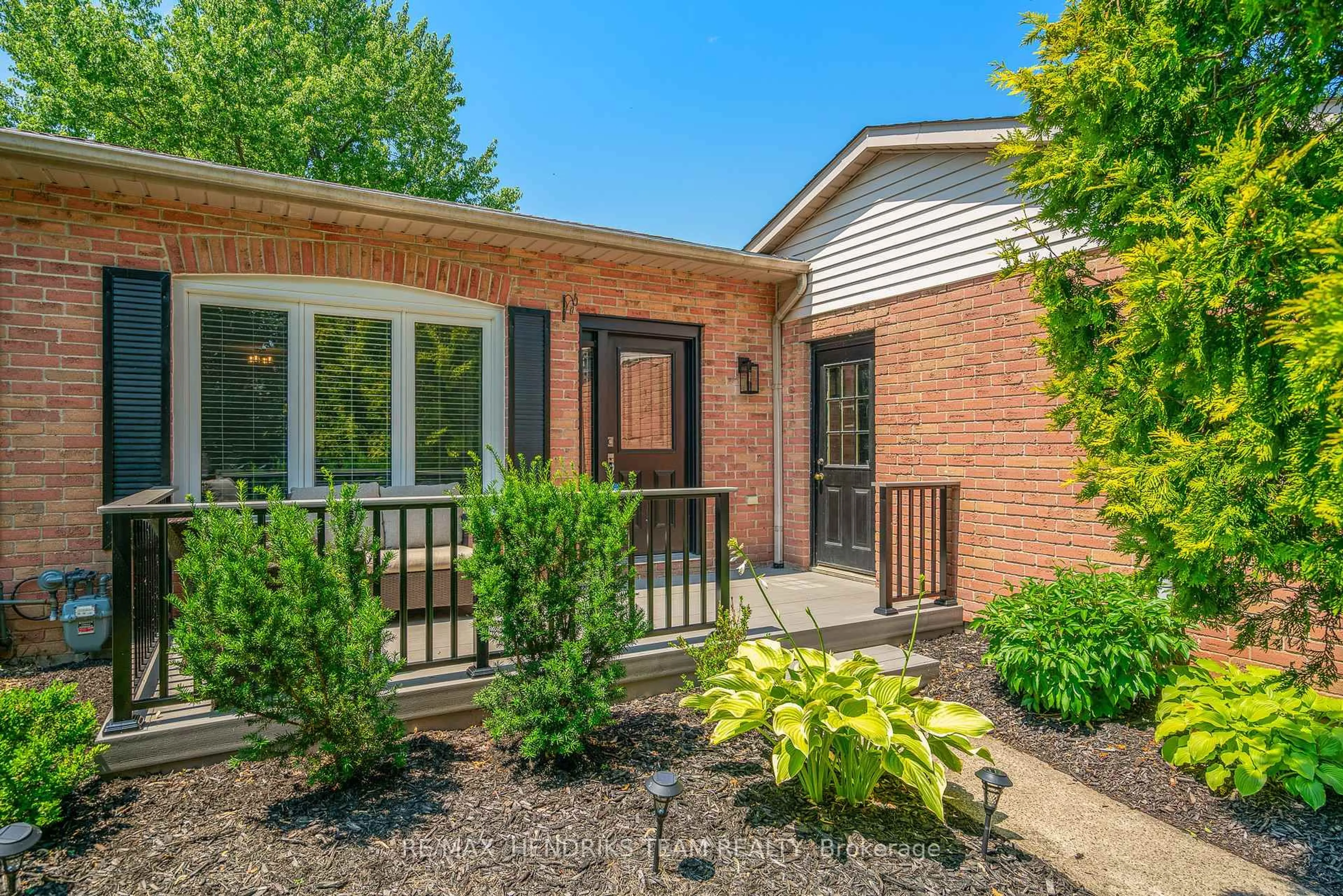 Home with brick exterior material, street for 106 Stoney Brook Cres, St. Catharines Ontario L2S 3R9
