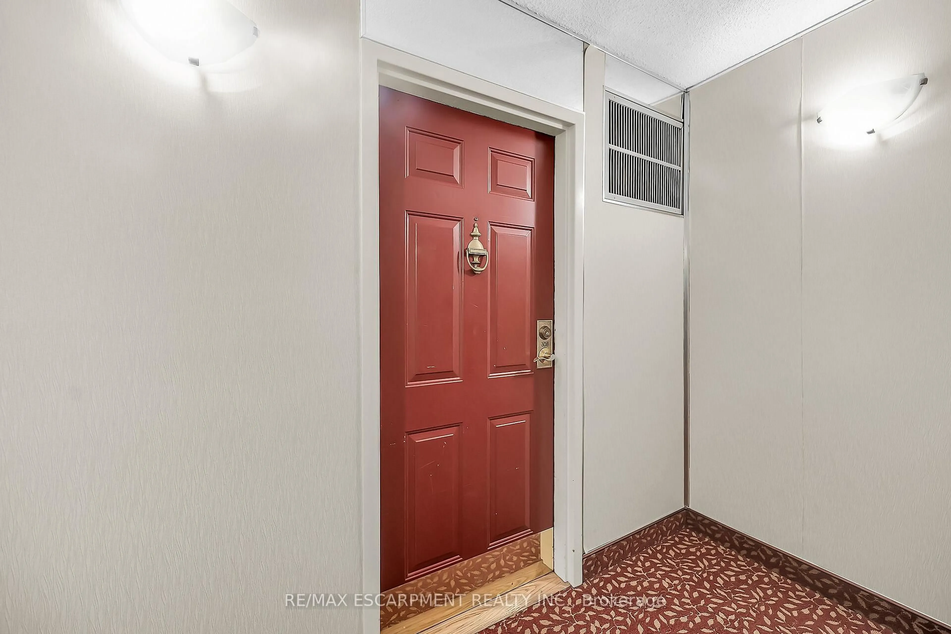 Indoor foyer for 150 WILSON St #308, Hamilton Ontario L8R 1E2