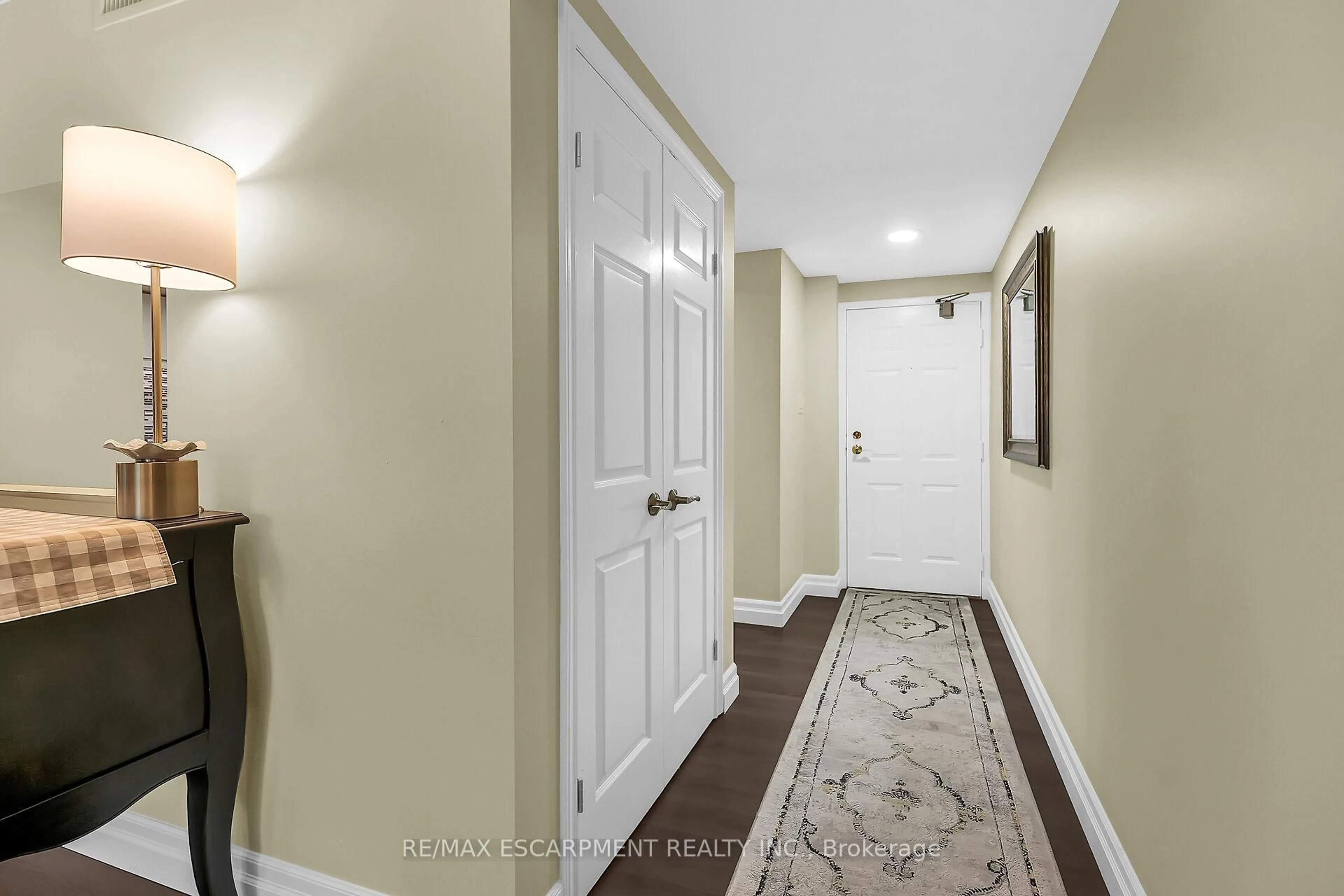 Indoor entryway for 150 WILSON St #308, Hamilton Ontario L8R 1E2