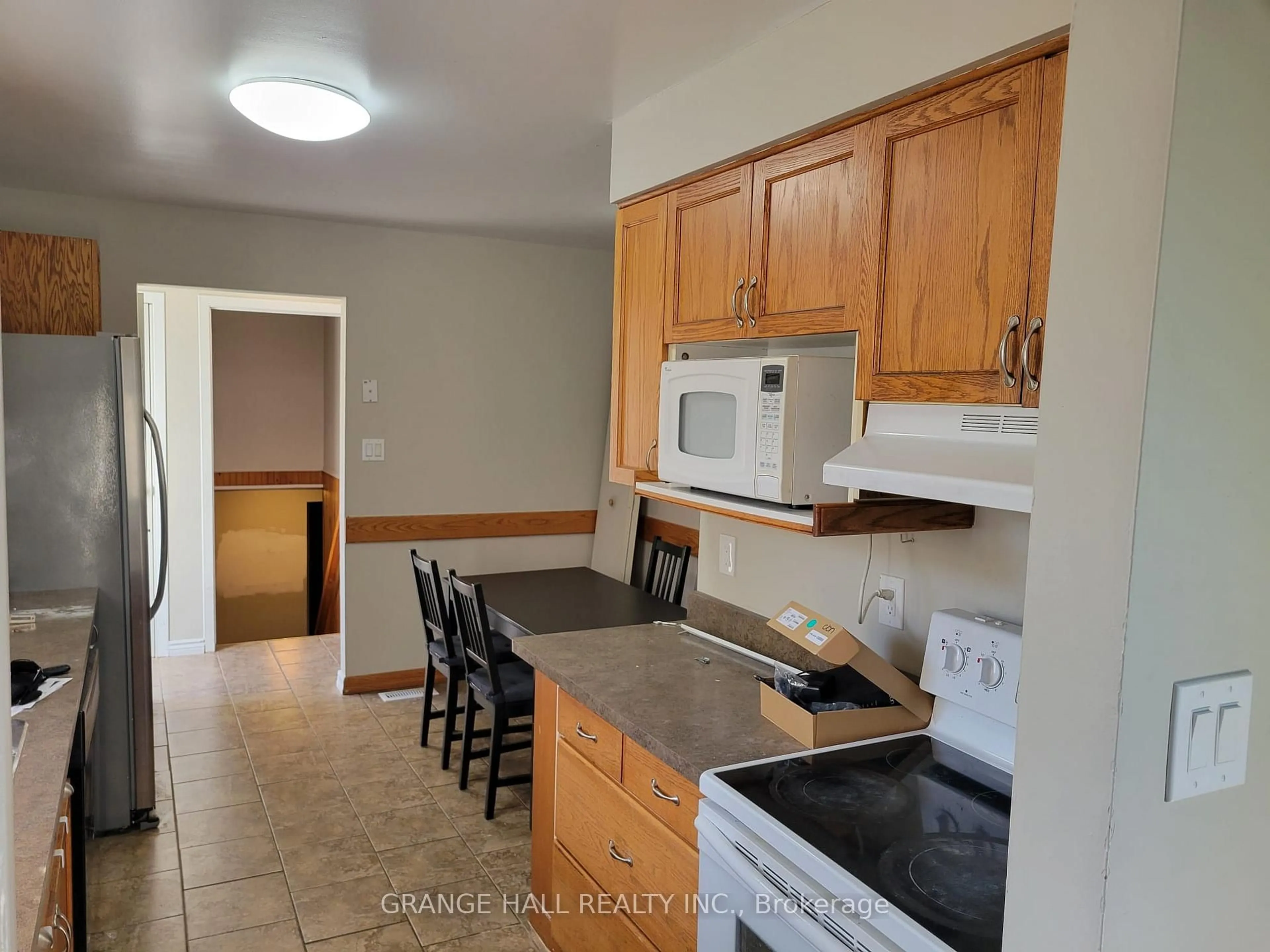 Standard kitchen, unknown for 195 Keefer Rd, Thorold Ontario L2V 4N3