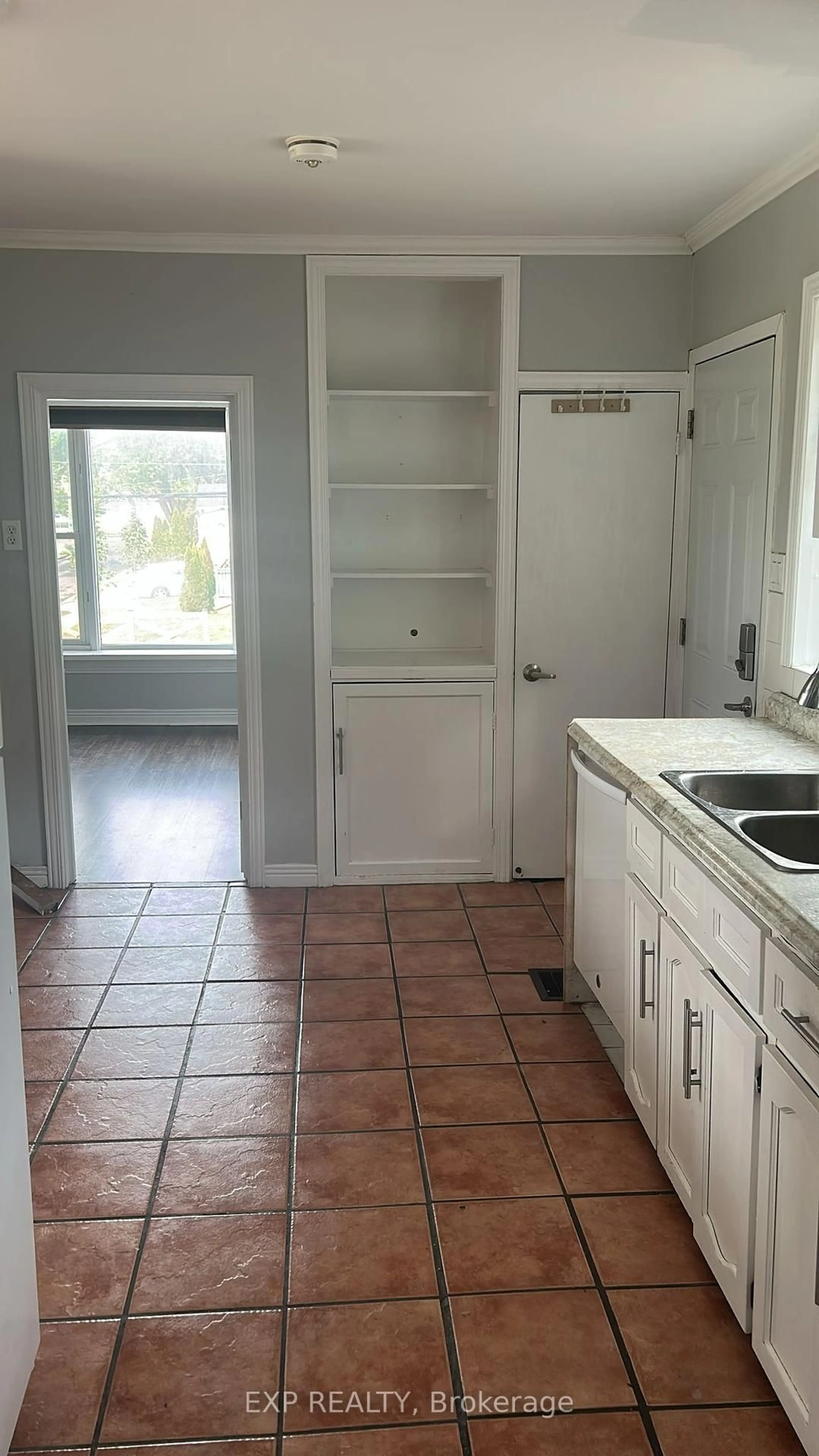 Unknown for 553 Quebec St, London East Ontario N5W 3Y9