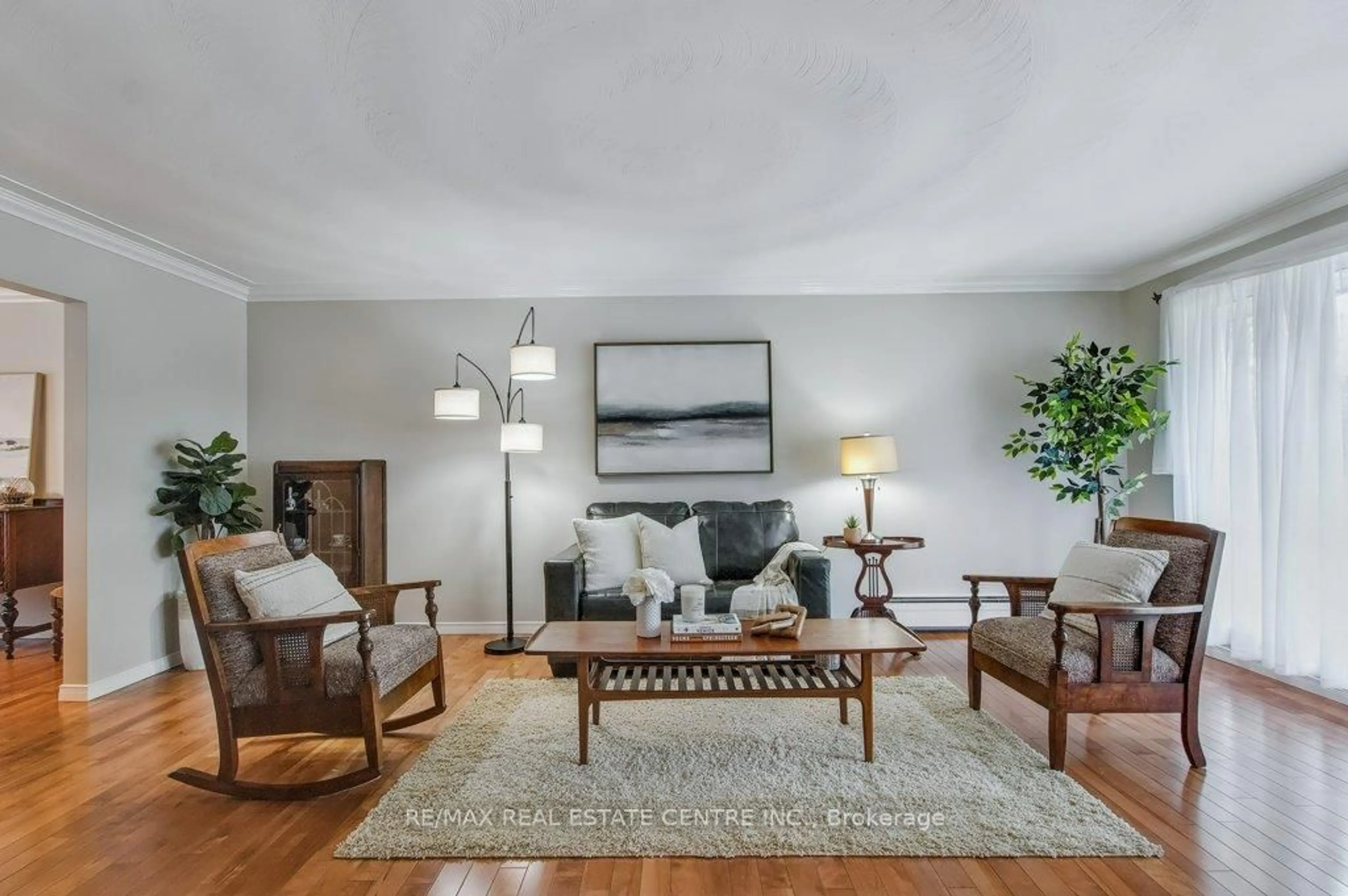 Living room with furniture, unknown for 68 Ridgeview Cres, Waterloo Ontario N2L 2P9