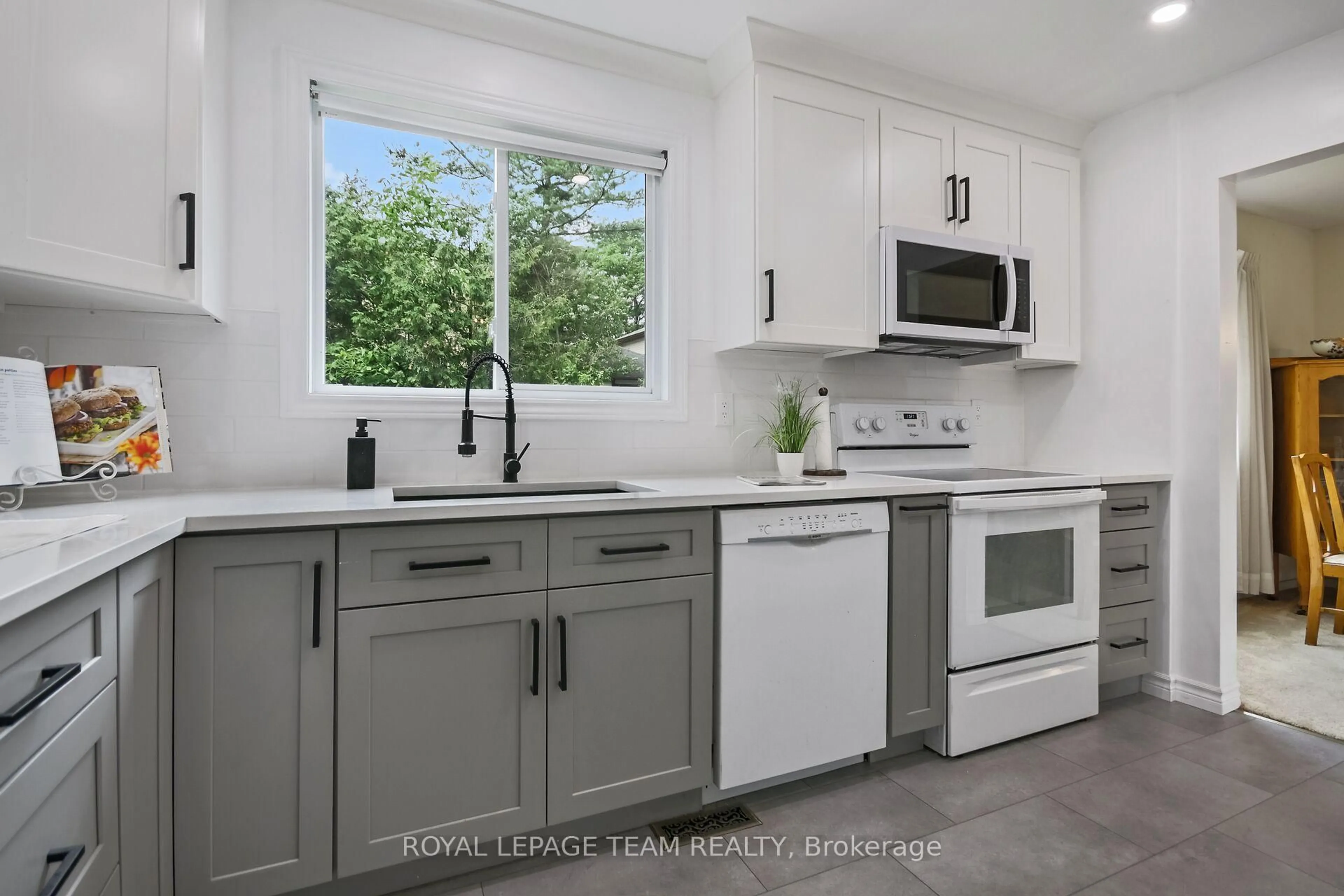 Unknown for 22 Hewitt Way, Ottawa Ontario K2L 3S6