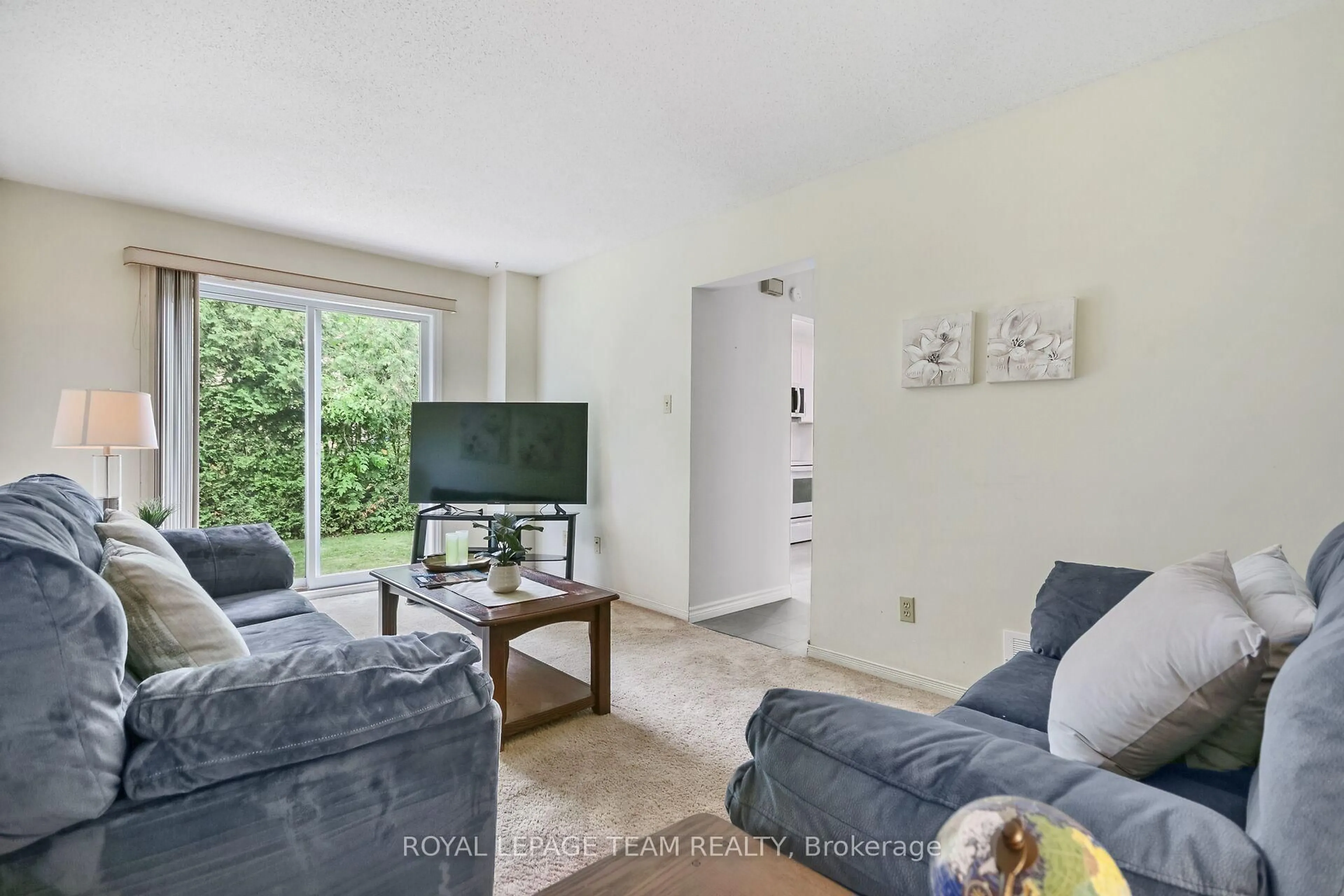 Living room with furniture, unknown for 22 Hewitt Way, Ottawa Ontario K2L 3S6