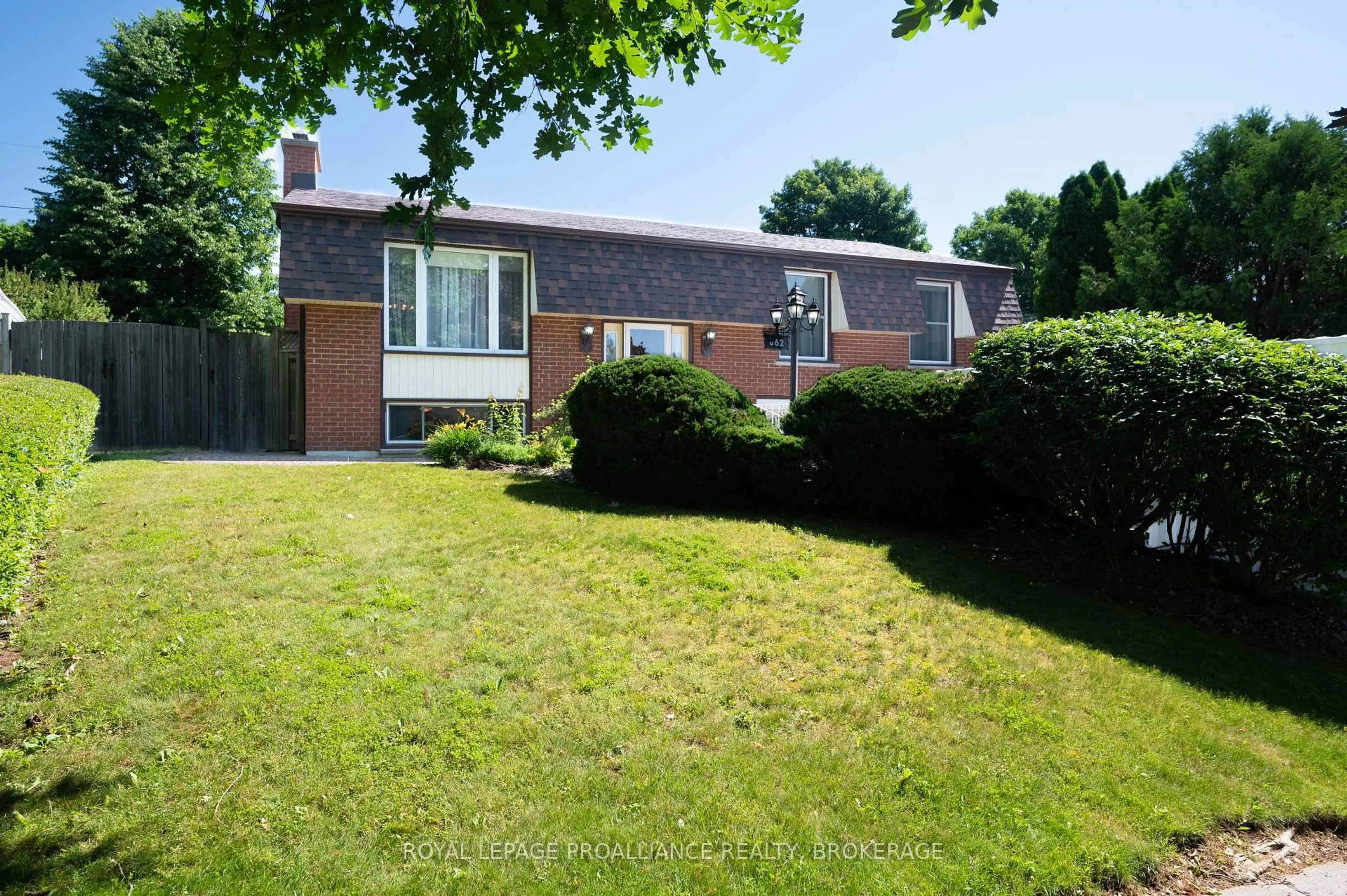 A pic from outside/outdoor area/front of a property/back of a property/a pic from drone, street for 862 Berwick Pl, Kingston Ontario K7M 6B6