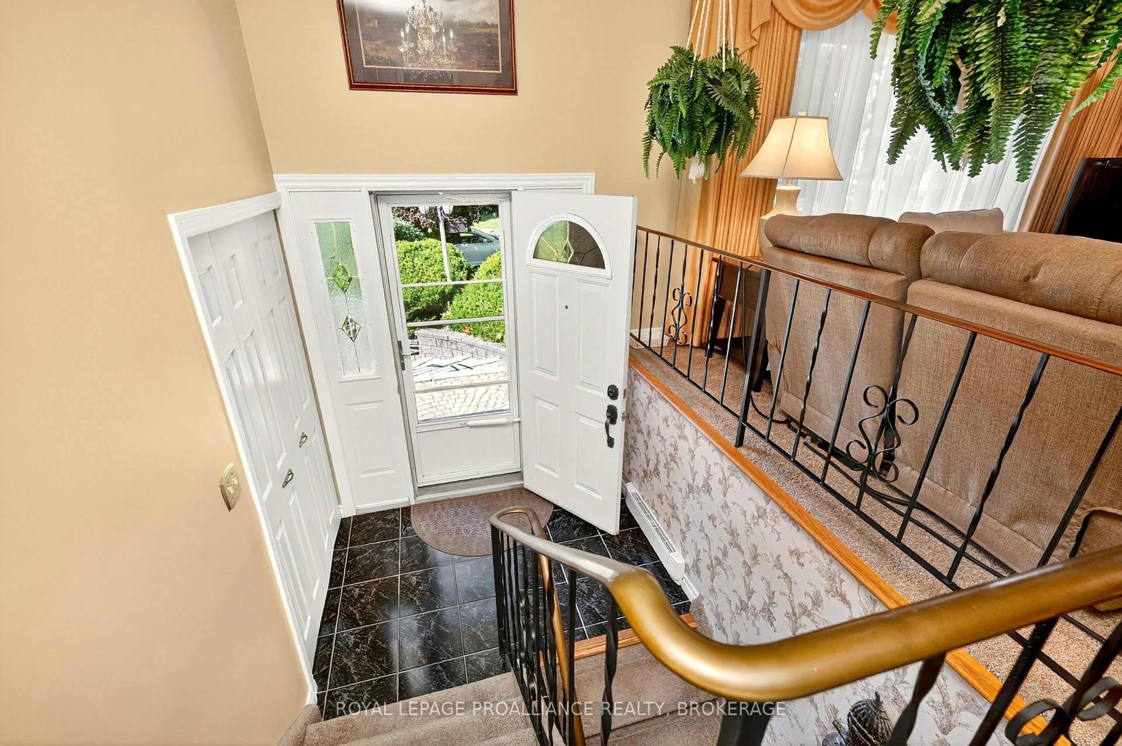 Indoor entryway for 862 Berwick Pl, Kingston Ontario K7M 6B6