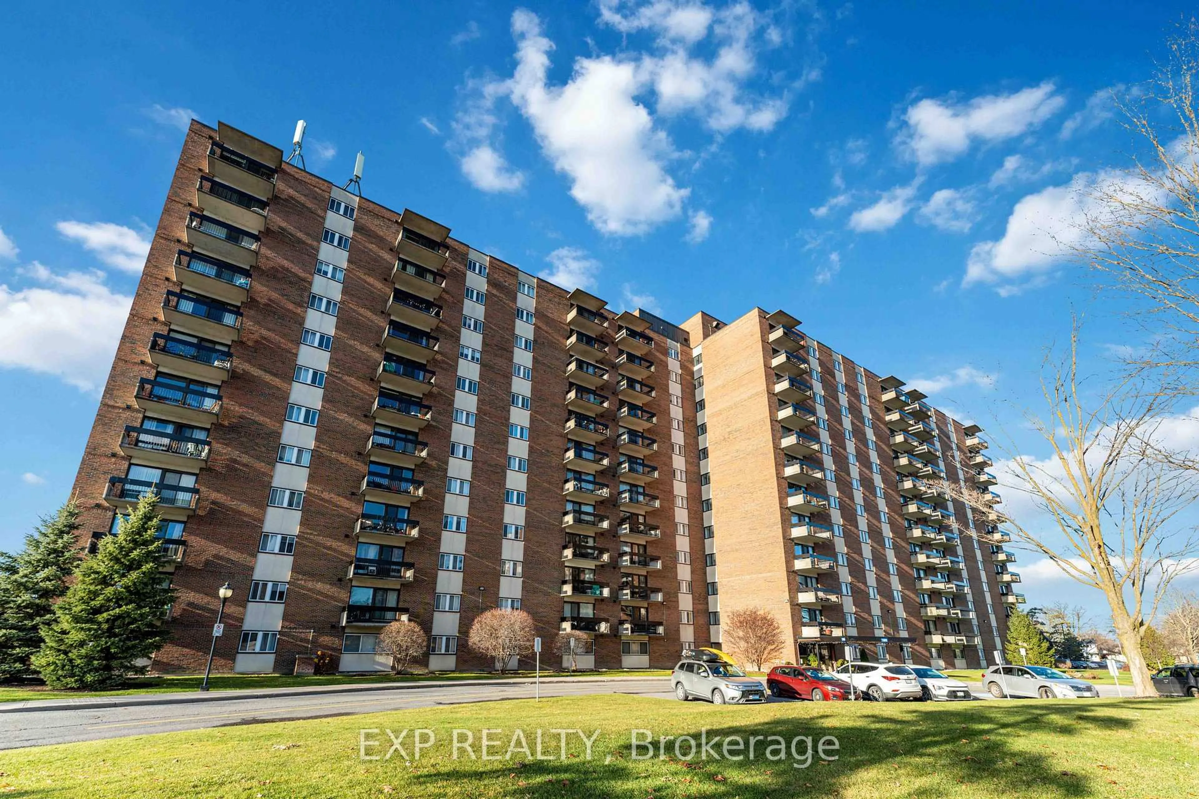 A pic from outside/outdoor area/front of a property/back of a property/a pic from drone, building for 1505 Baseline Rd #914, Ottawa Ontario K2C 3L4