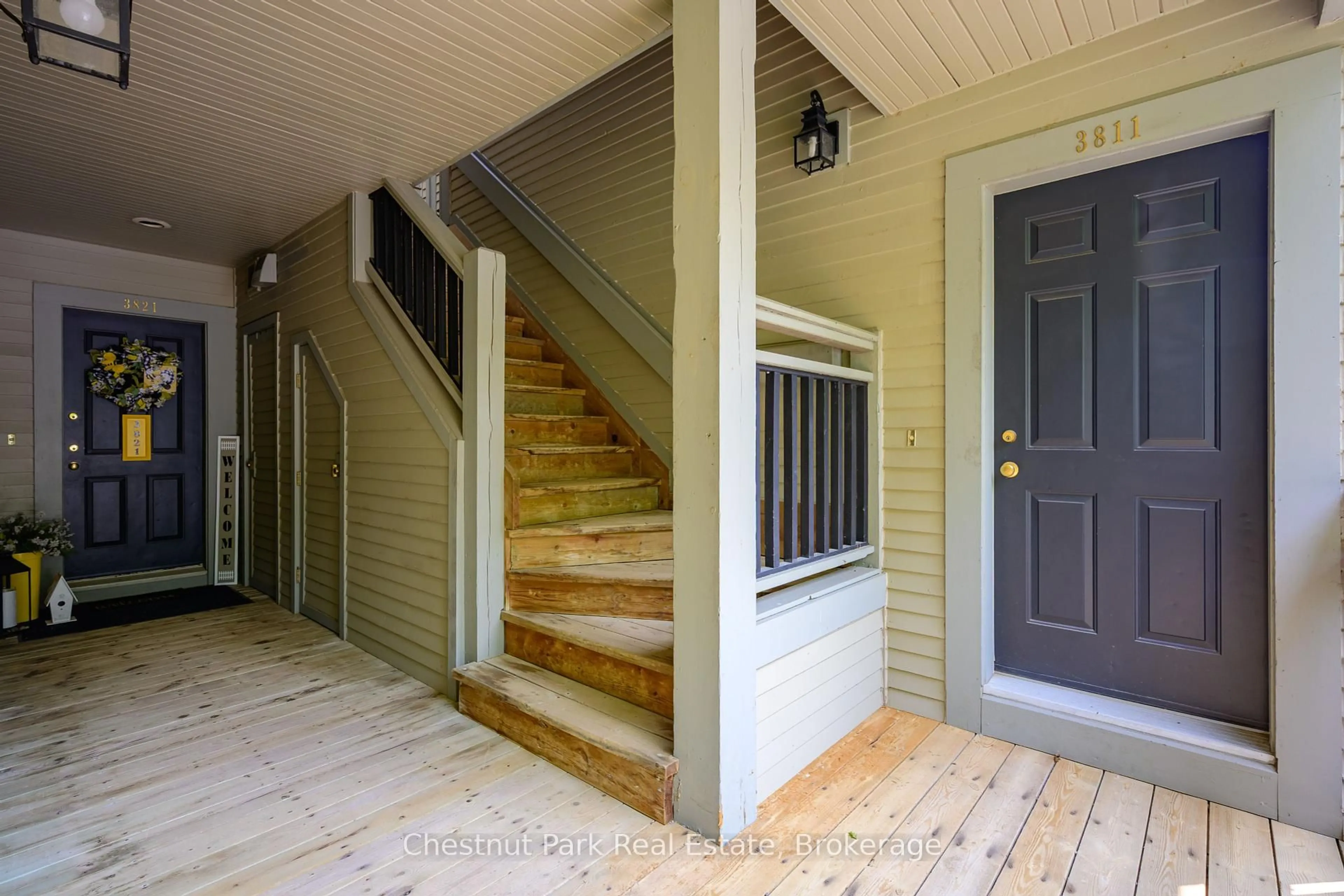 Indoor entryway for 3831 Grandview Forest Hill Dr, Huntsville Ontario P1H 2J5