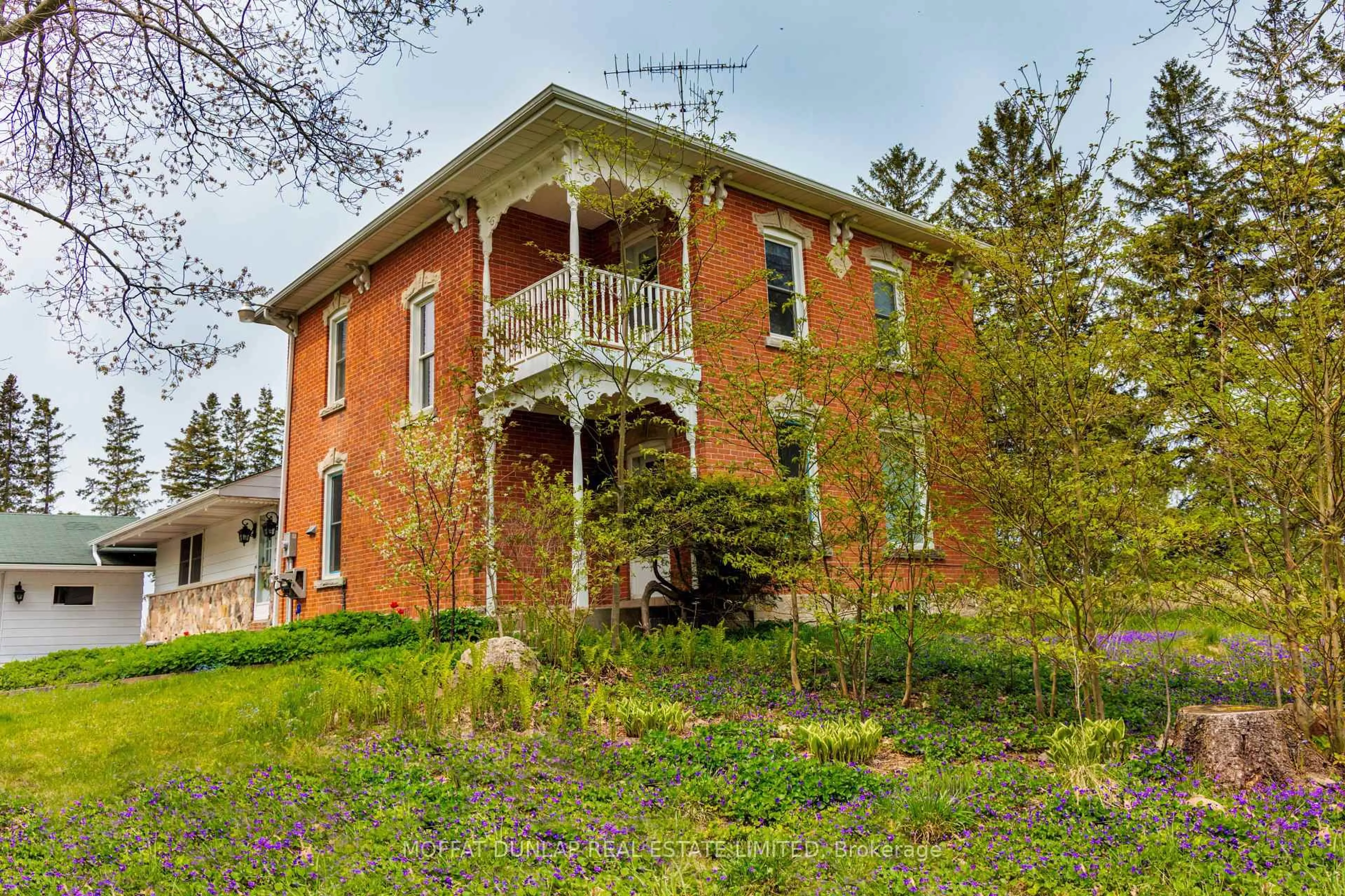 Home with brick exterior material, building for 192008 13th Line, East Garafraxa Ontario L9W 7B6