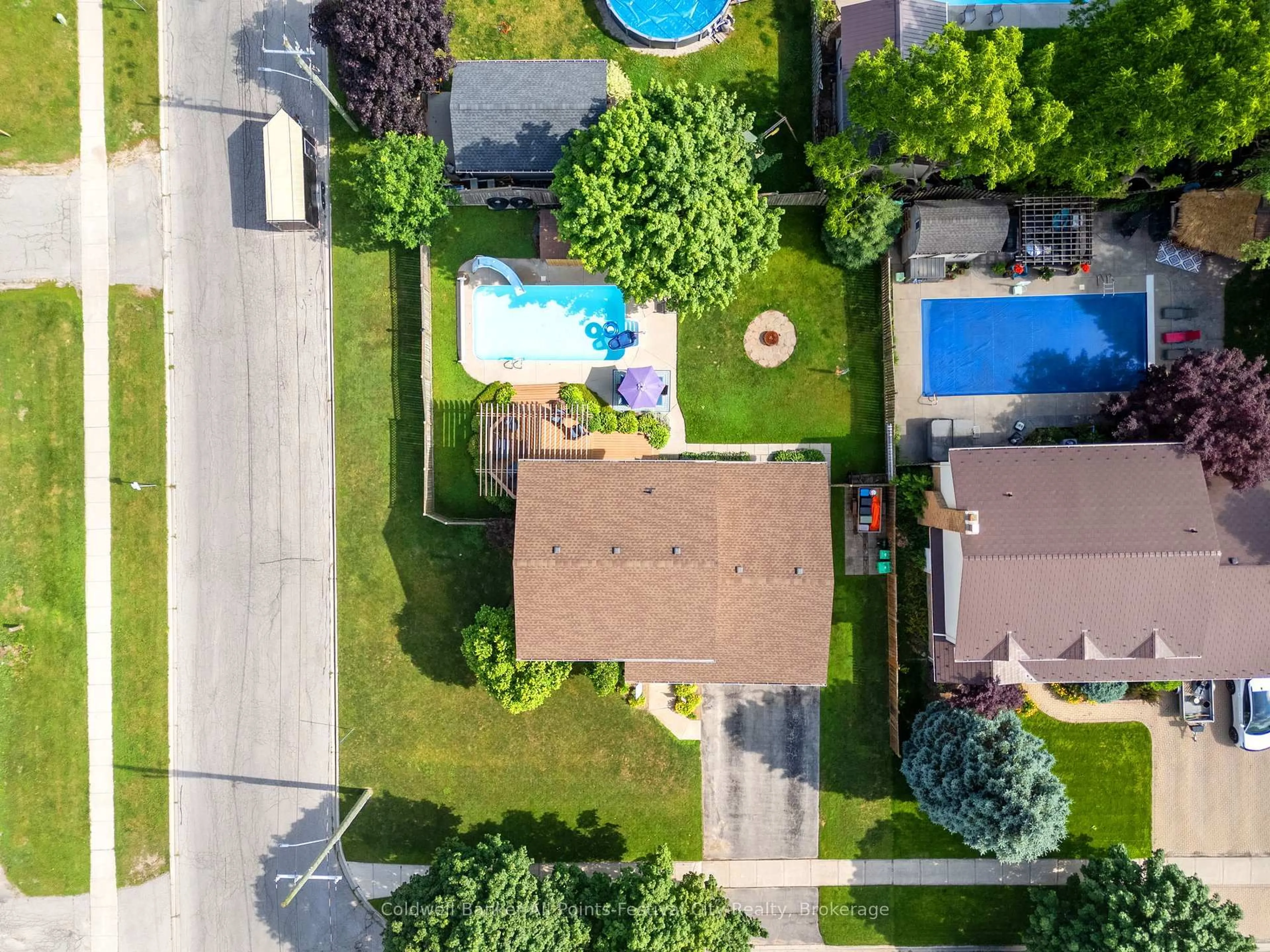 A pic from outside/outdoor area/front of a property/back of a property/a pic from drone, street for 5 Krohmer Dr, Goderich Ontario N7A 4G8