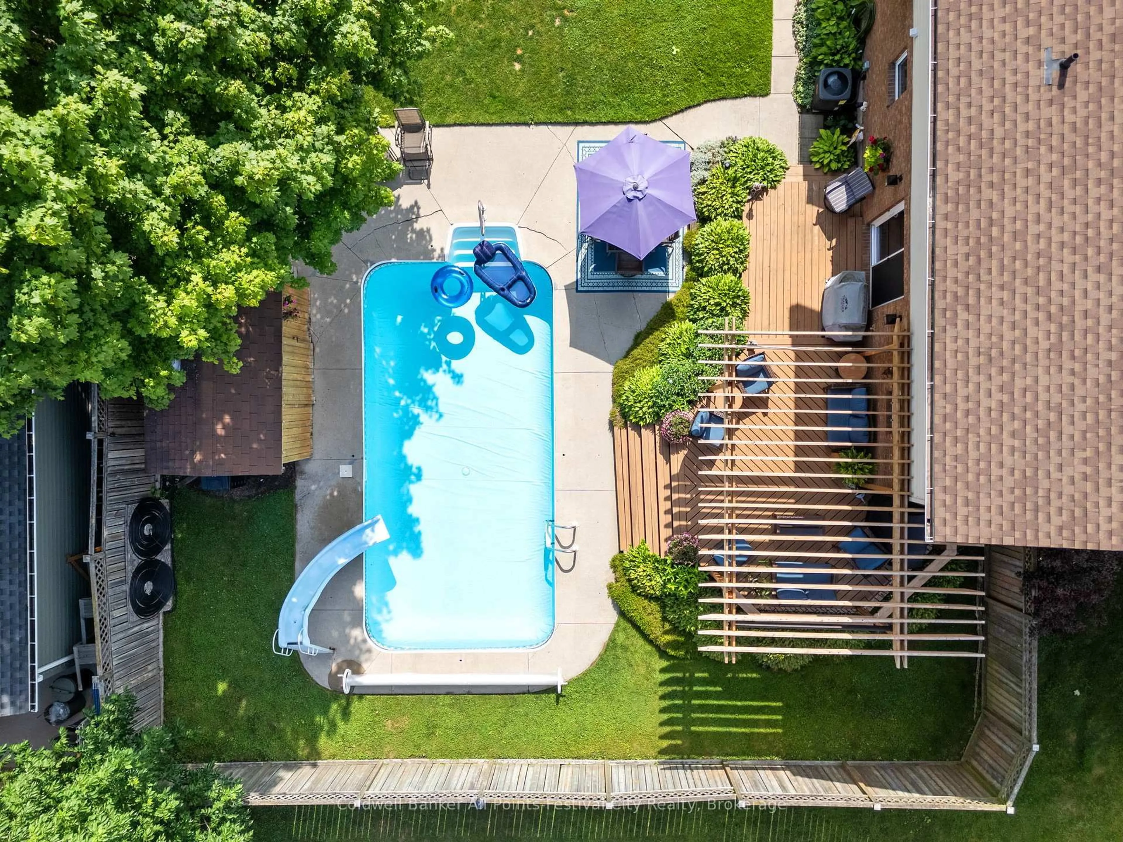 A pic from outside/outdoor area/front of a property/back of a property/a pic from drone, street for 5 Krohmer Dr, Goderich Ontario N7A 4G8