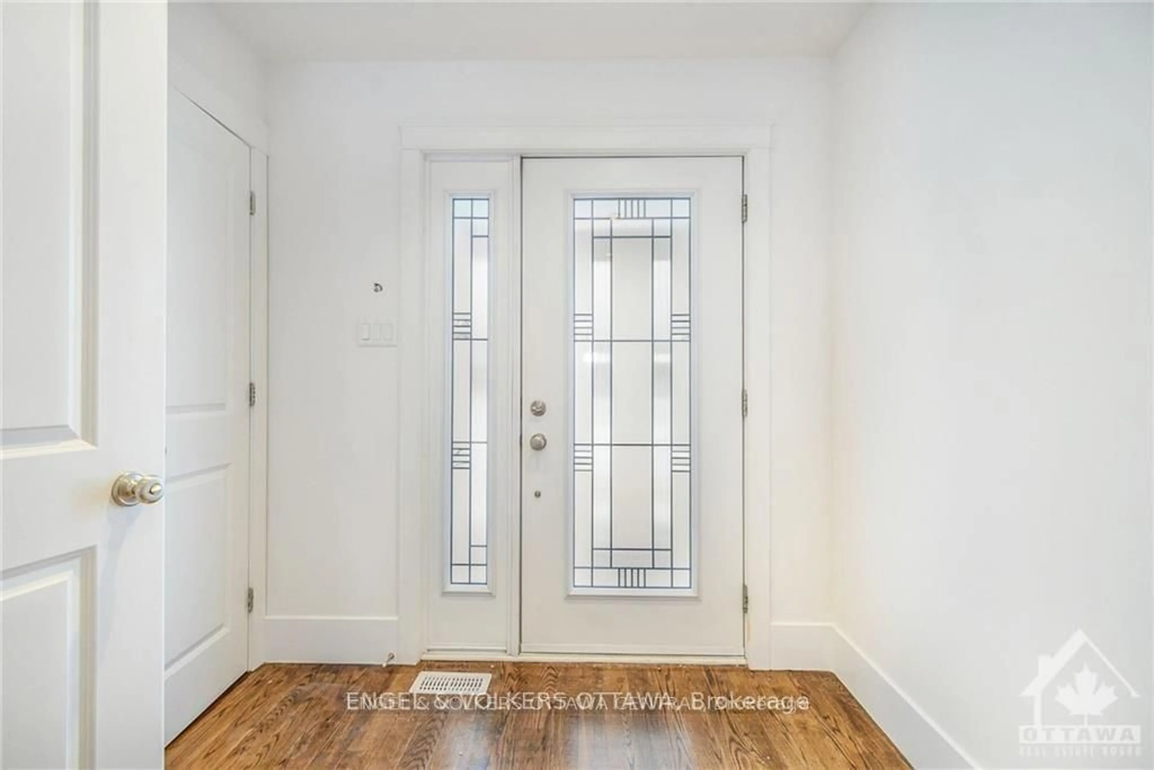 Indoor entryway for 105 Montauk Pvt, Ottawa Ontario K2C 2B4