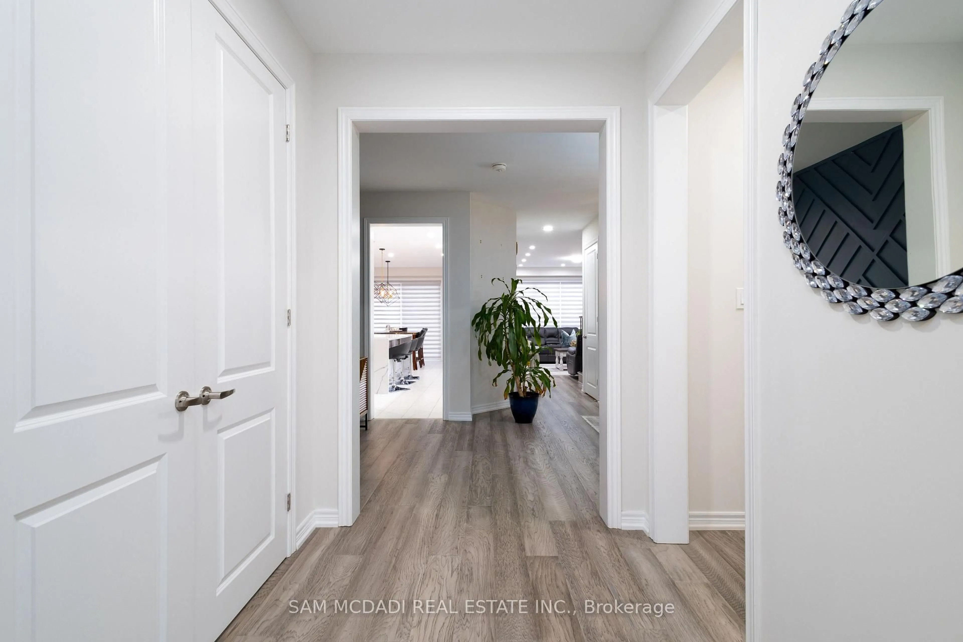 Indoor entryway for 44 Harpin Way, Centre Wellington Ontario N1M 0H1
