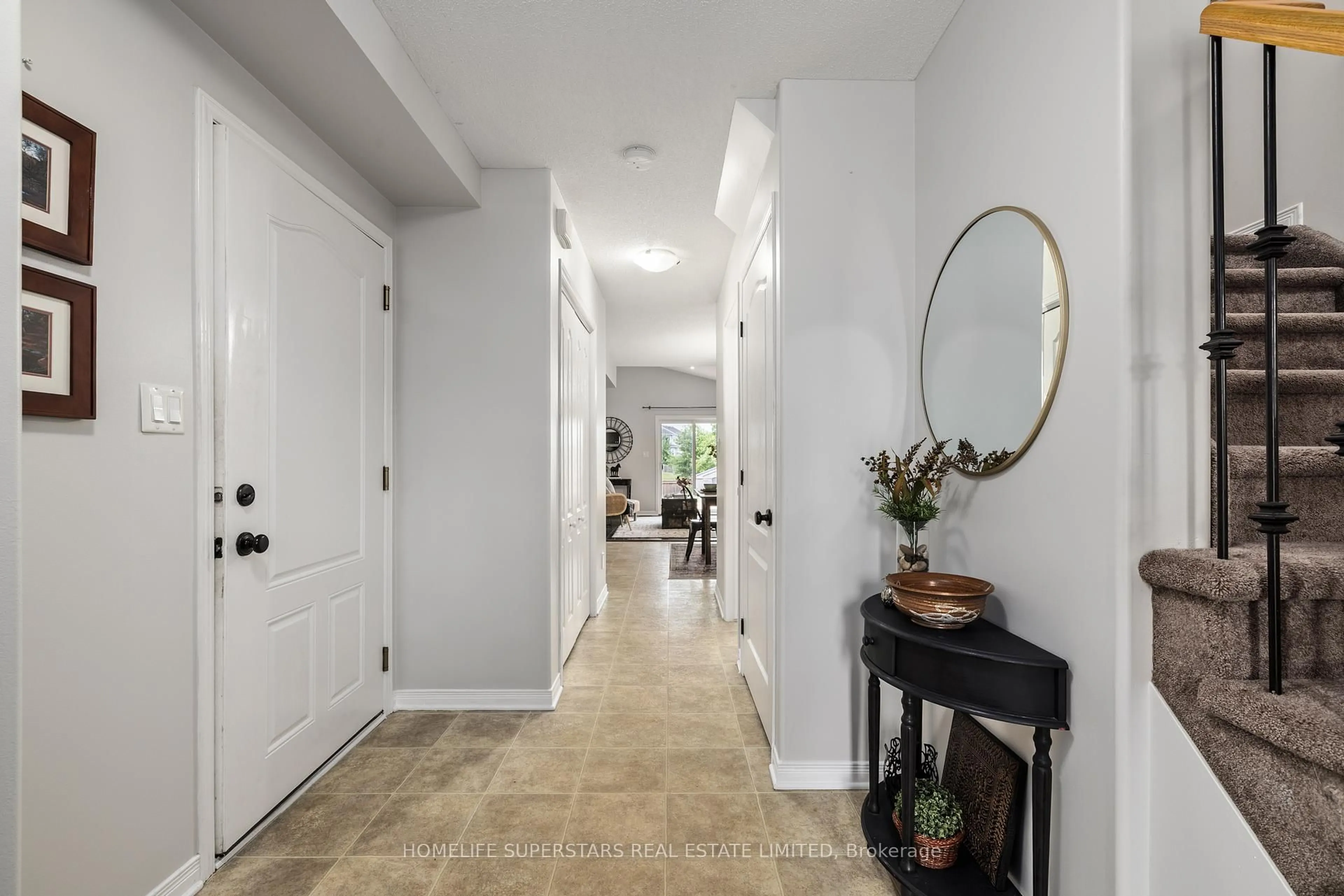 Indoor entryway for 1379 Atkinson St, Kingston Ontario K7P 0C4