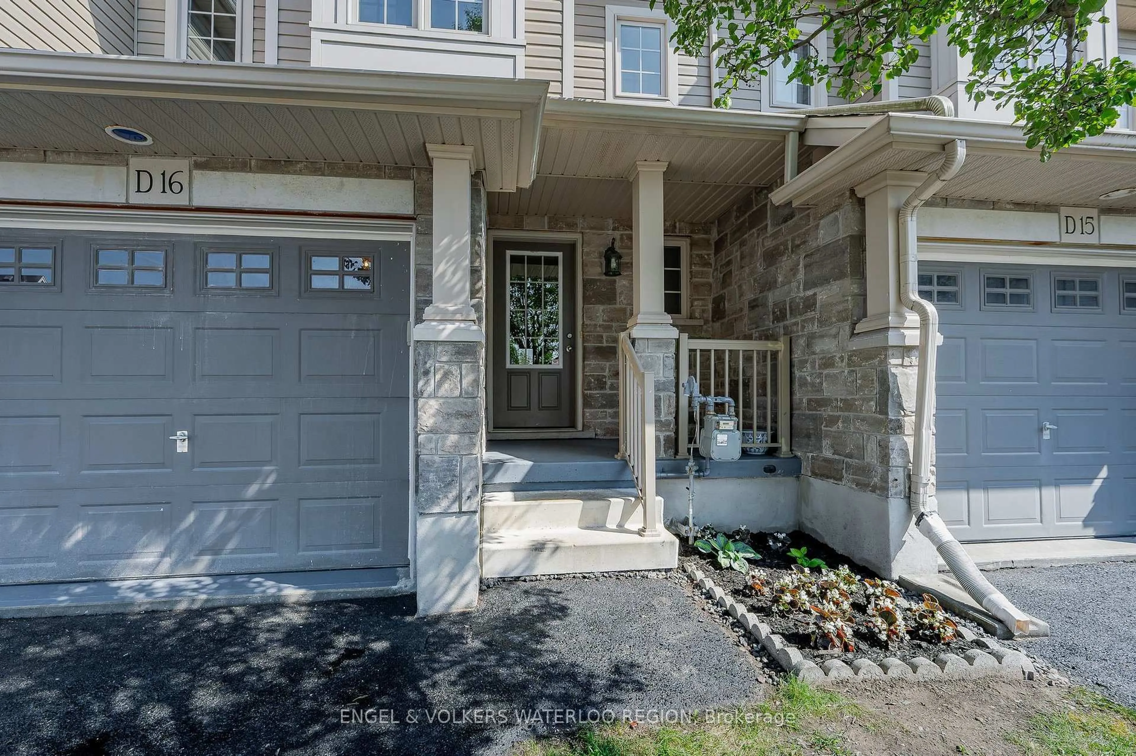 Unknown for 6 Upper Mercer St #D16, Kitchener Ontario N2A 0E4