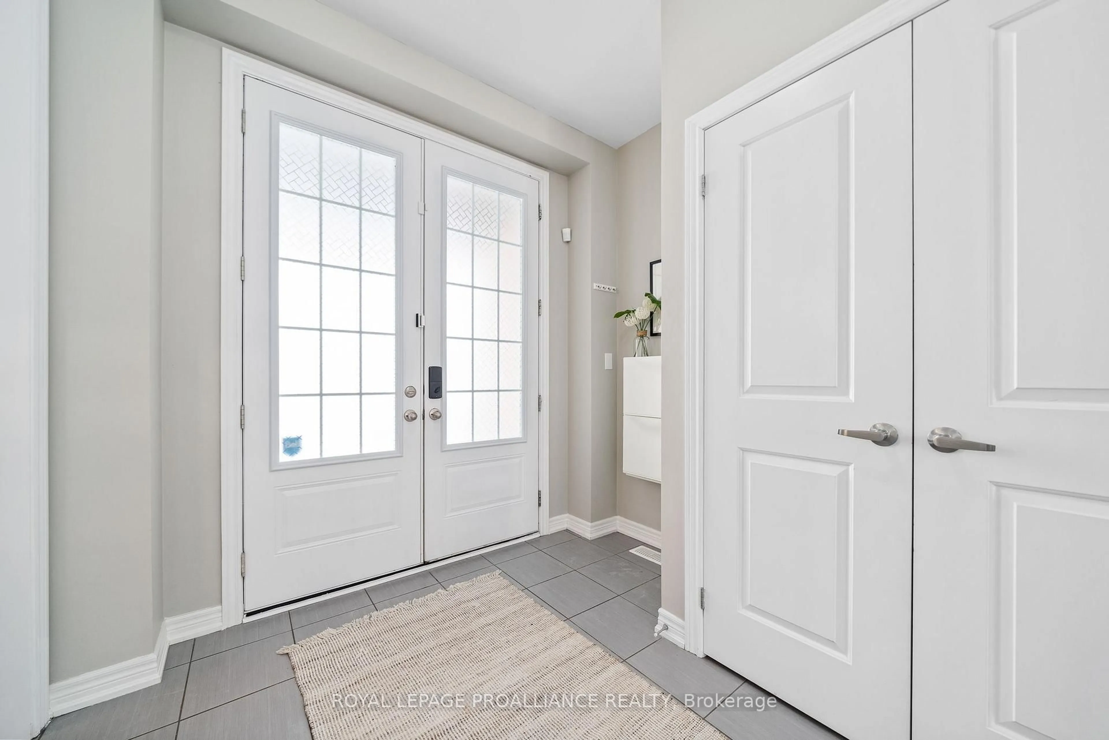 Indoor entryway for 61 Summer Breeze Dr, Prince Edward County Ontario K0K 1L0