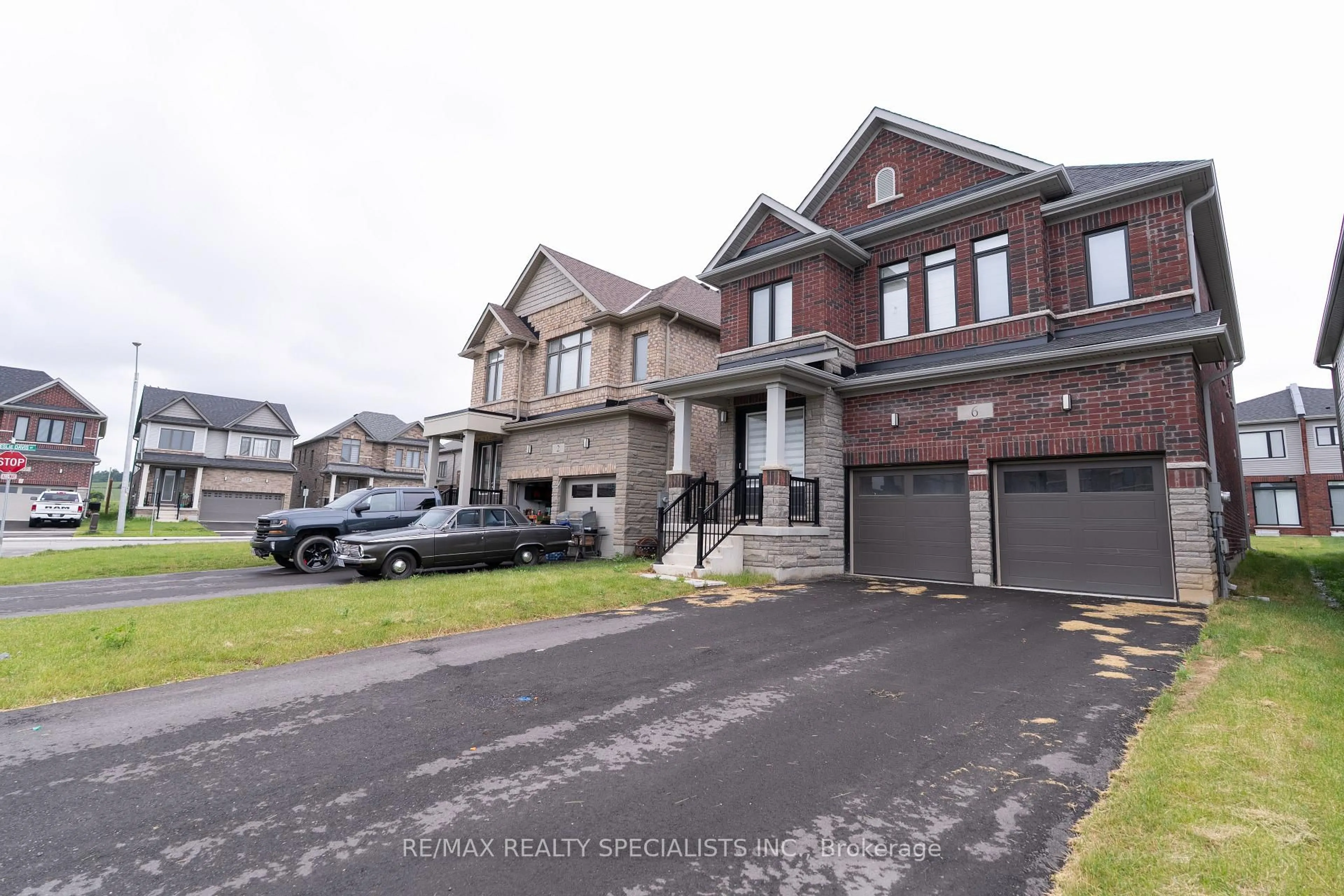 A pic from outside/outdoor area/front of a property/back of a property/a pic from drone, street for 6 Rustic Oak Tr, North Dumfries Ontario N0B 1E0