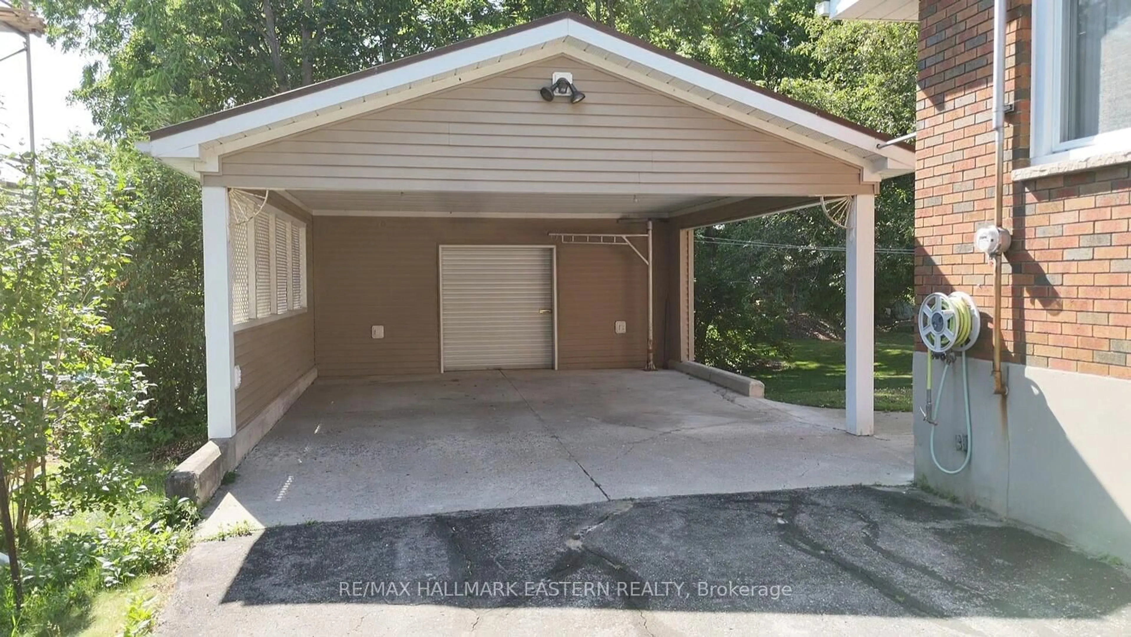 Indoor garage for 66 Margaret St, Trent Hills Ontario K0L 1L0