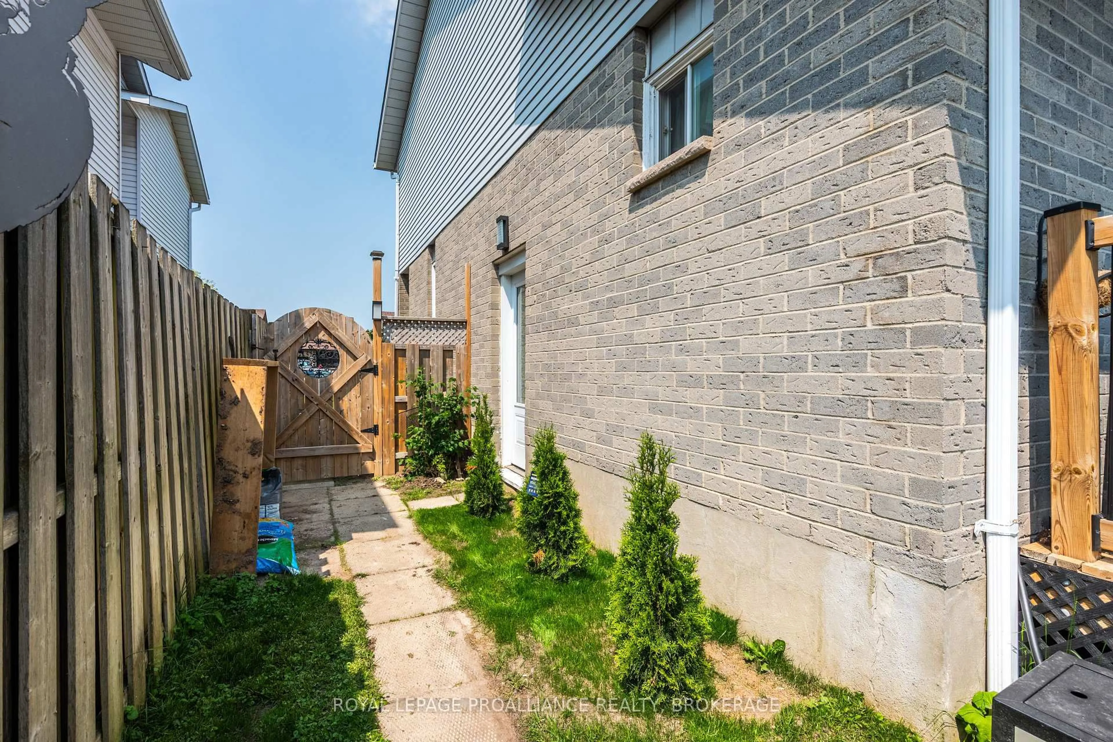 Unknown for 587 Davis Dr, Kingston Ontario K7M 7Y4