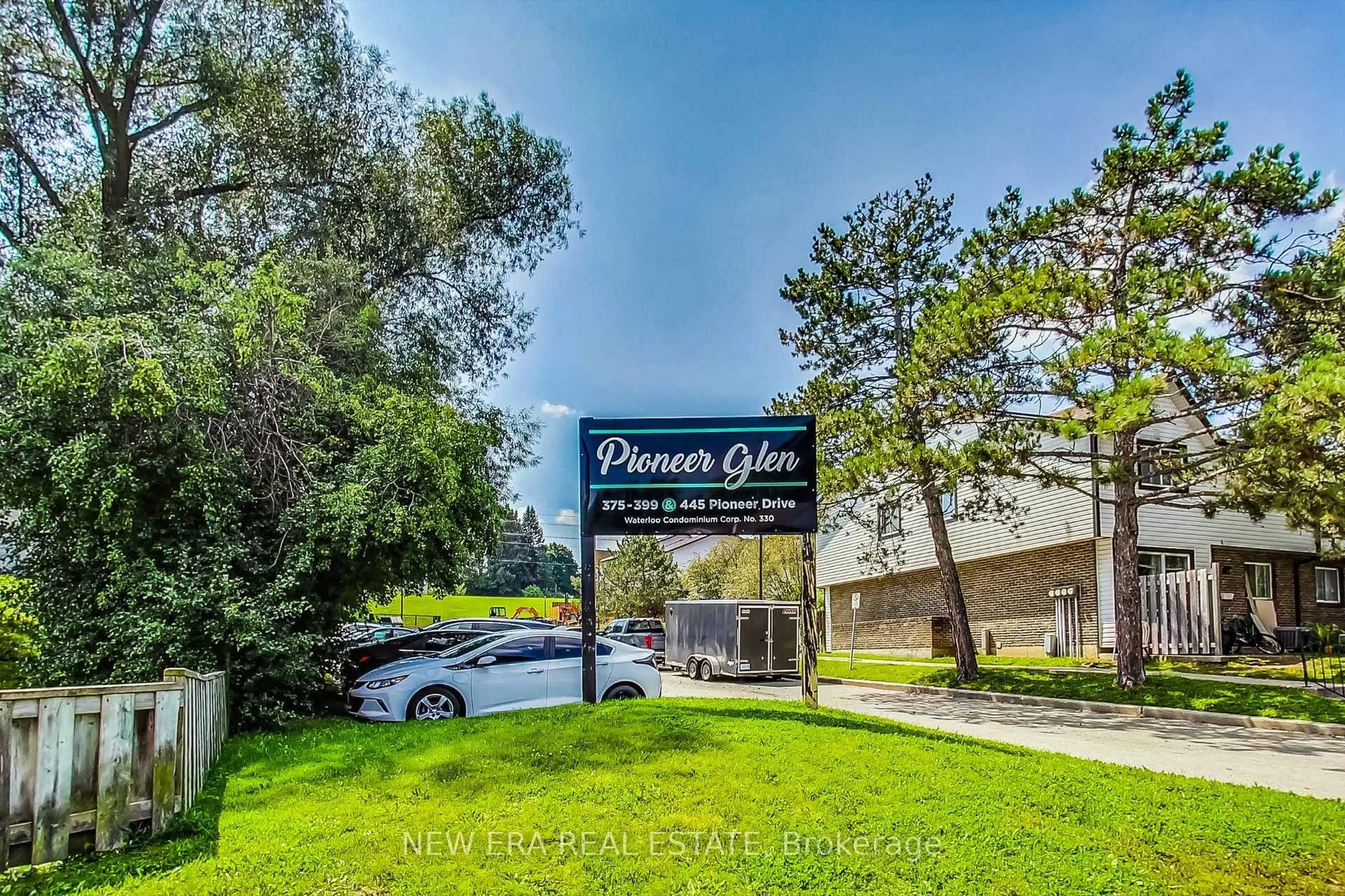 Indoor foyer for 375 Pioneer Dr #1, Kitchener Ontario N2P 1L8