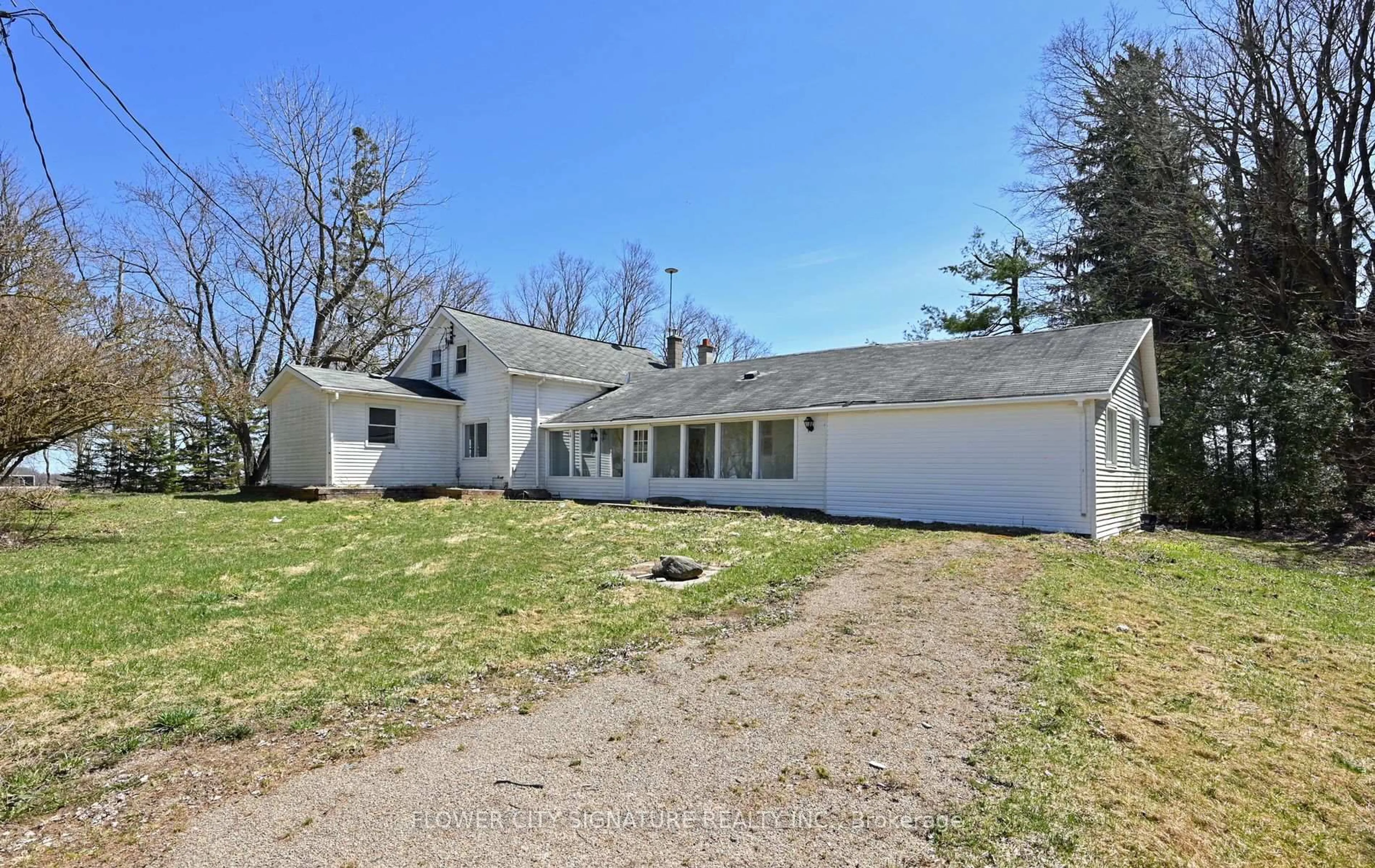 A pic from outside/outdoor area/front of a property/back of a property/a pic from drone, street for 215274 10th Line, Amaranth Ontario L9W 0G8