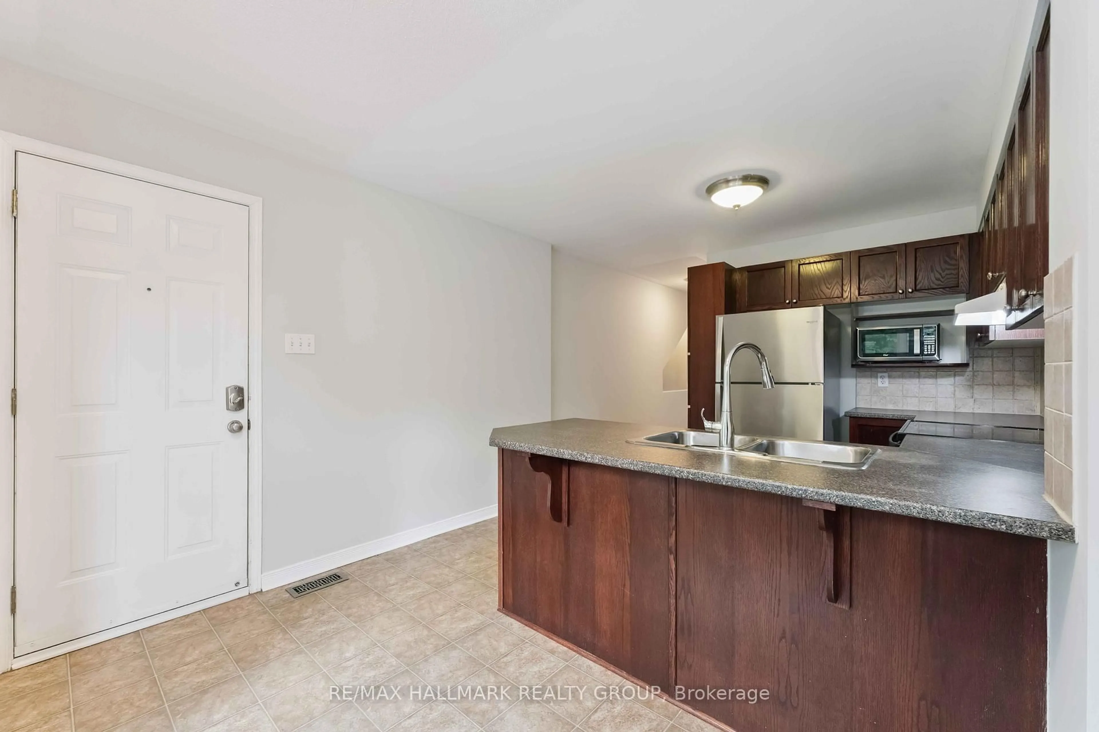 Unknown for 34 Bonfield Private, Ottawa Ontario K4A 5E4