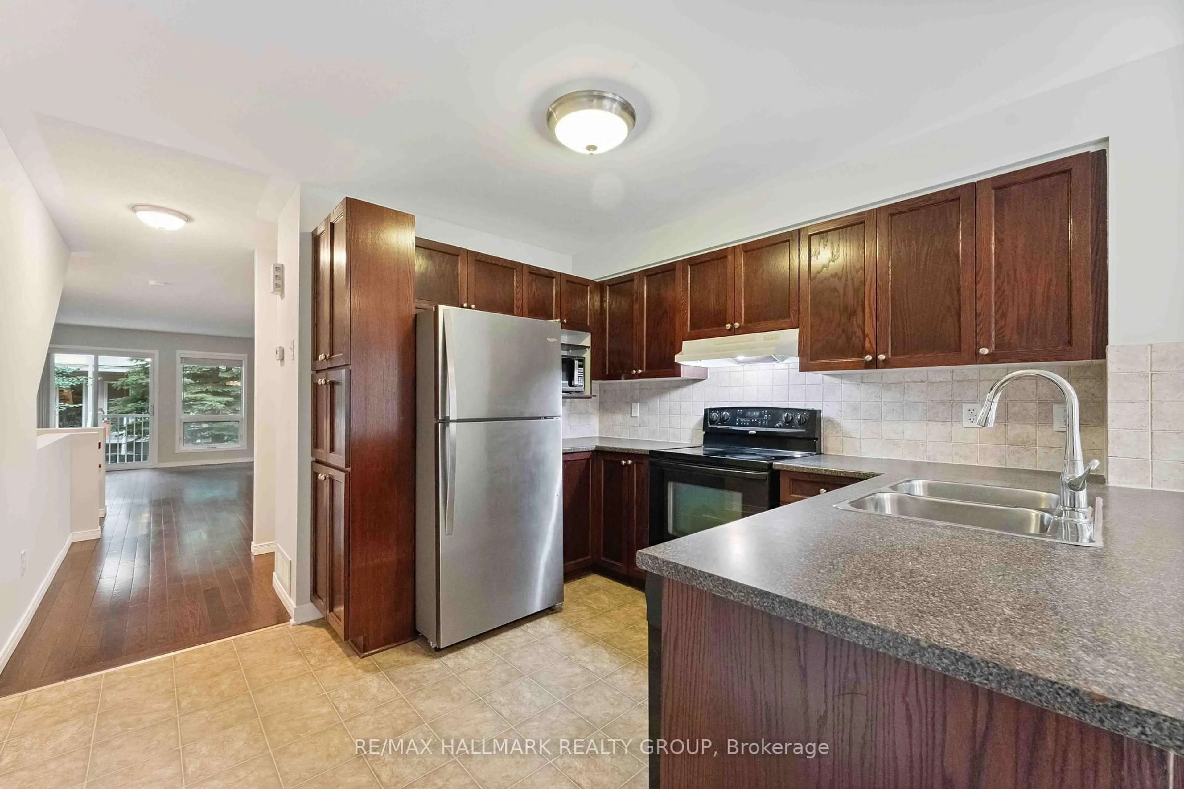 Standard kitchen, unknown for 34 Bonfield Private, Ottawa Ontario K4A 5E4