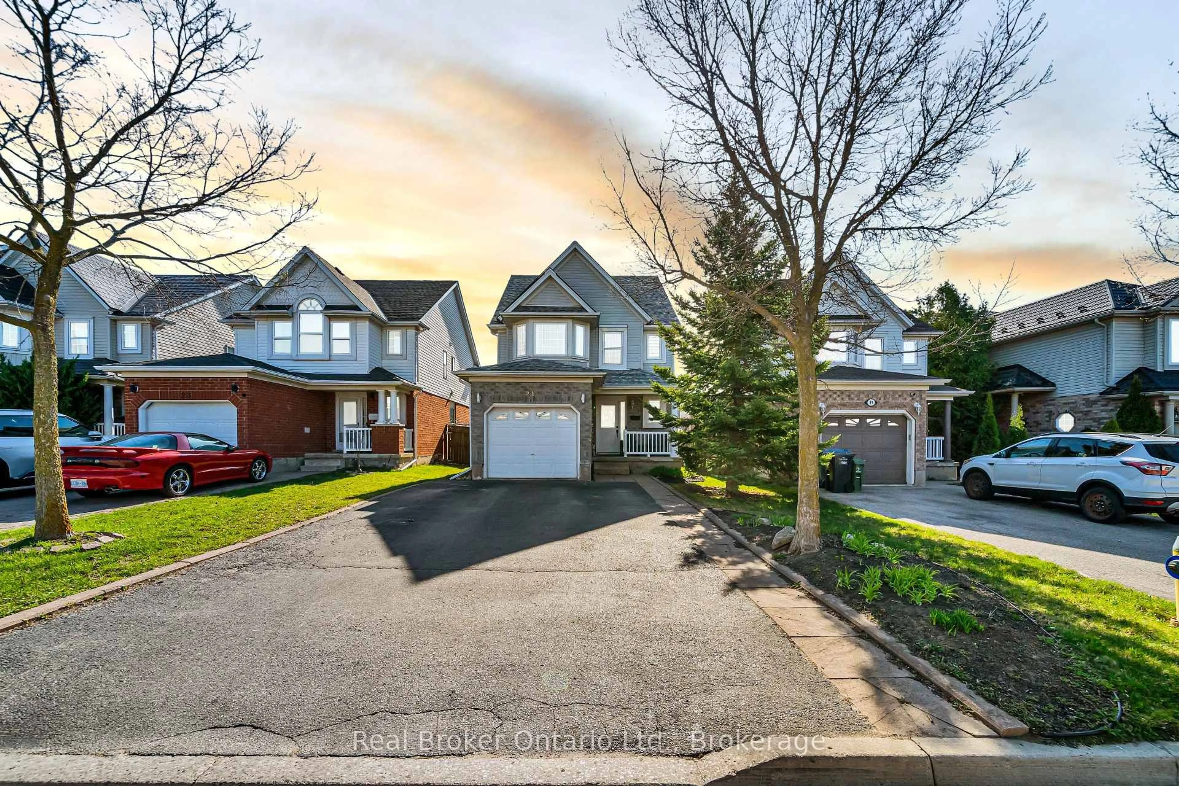 A pic from outside/outdoor area/front of a property/back of a property/a pic from drone, street for 21 Mackay St, Guelph Ontario N1E 7H3