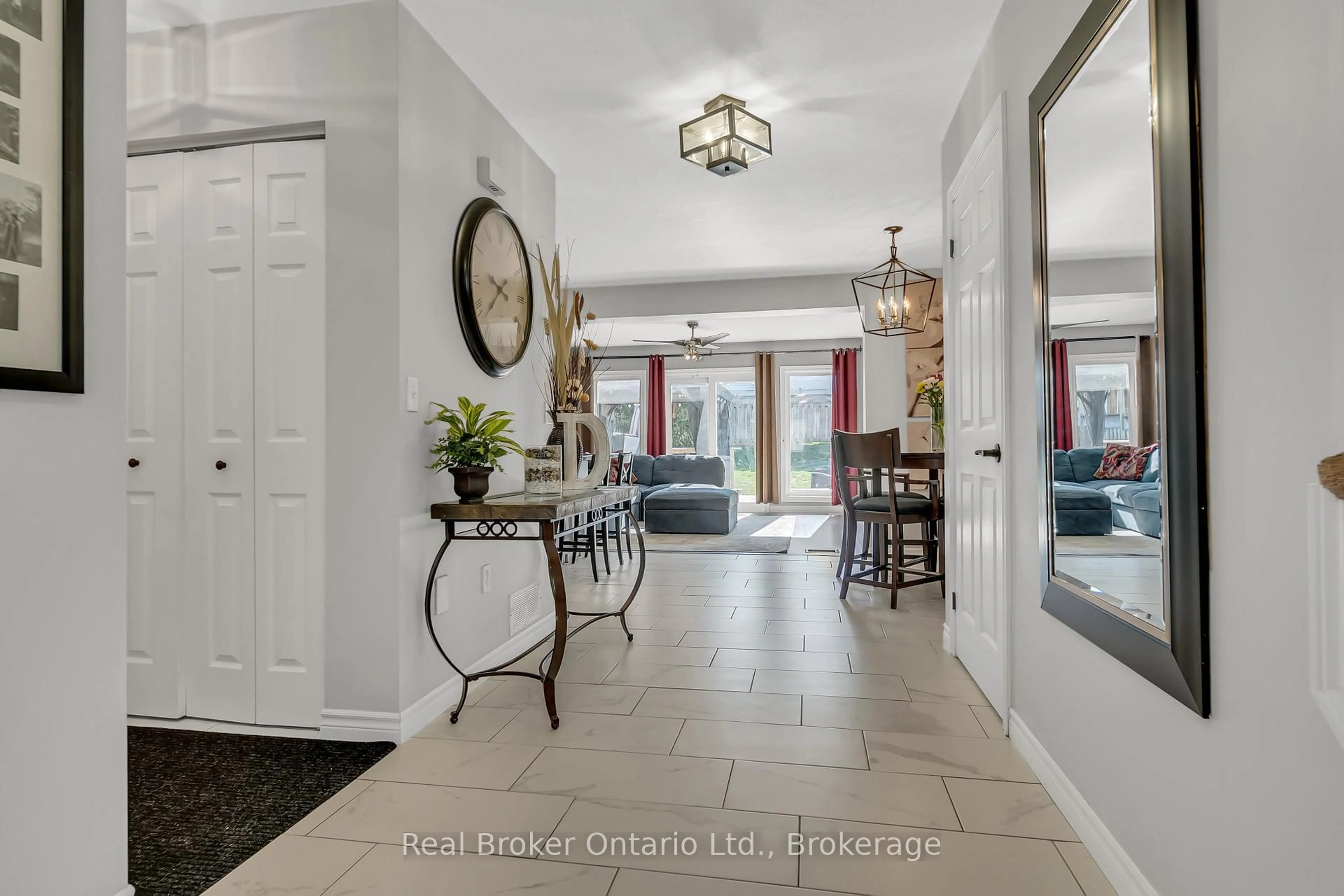 Indoor entryway for 21 Mackay St, Guelph Ontario N1E 7H3