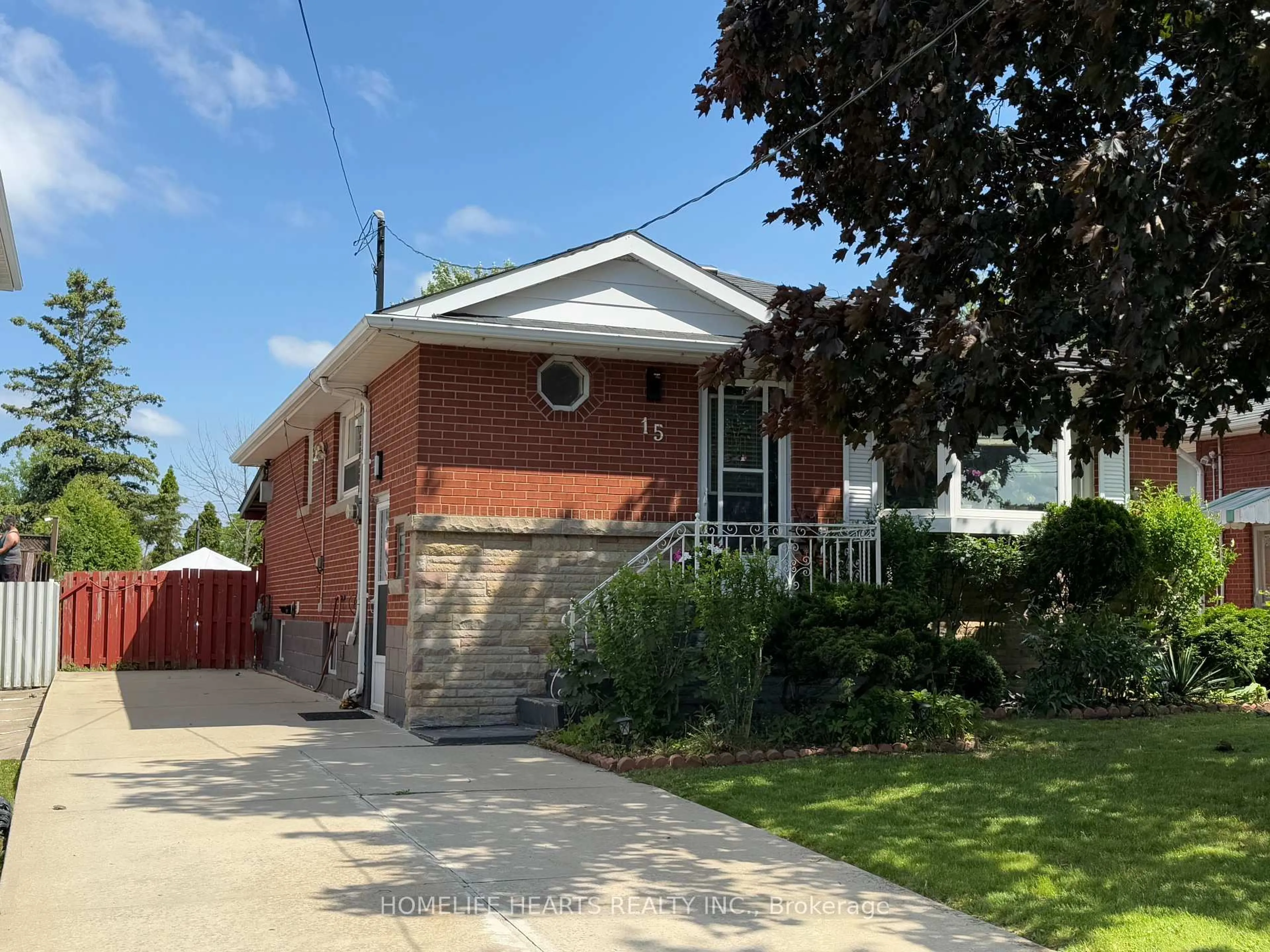 Home with brick exterior material, street for 15 Jellicoe Crt, Hamilton Ontario L9A 4T1