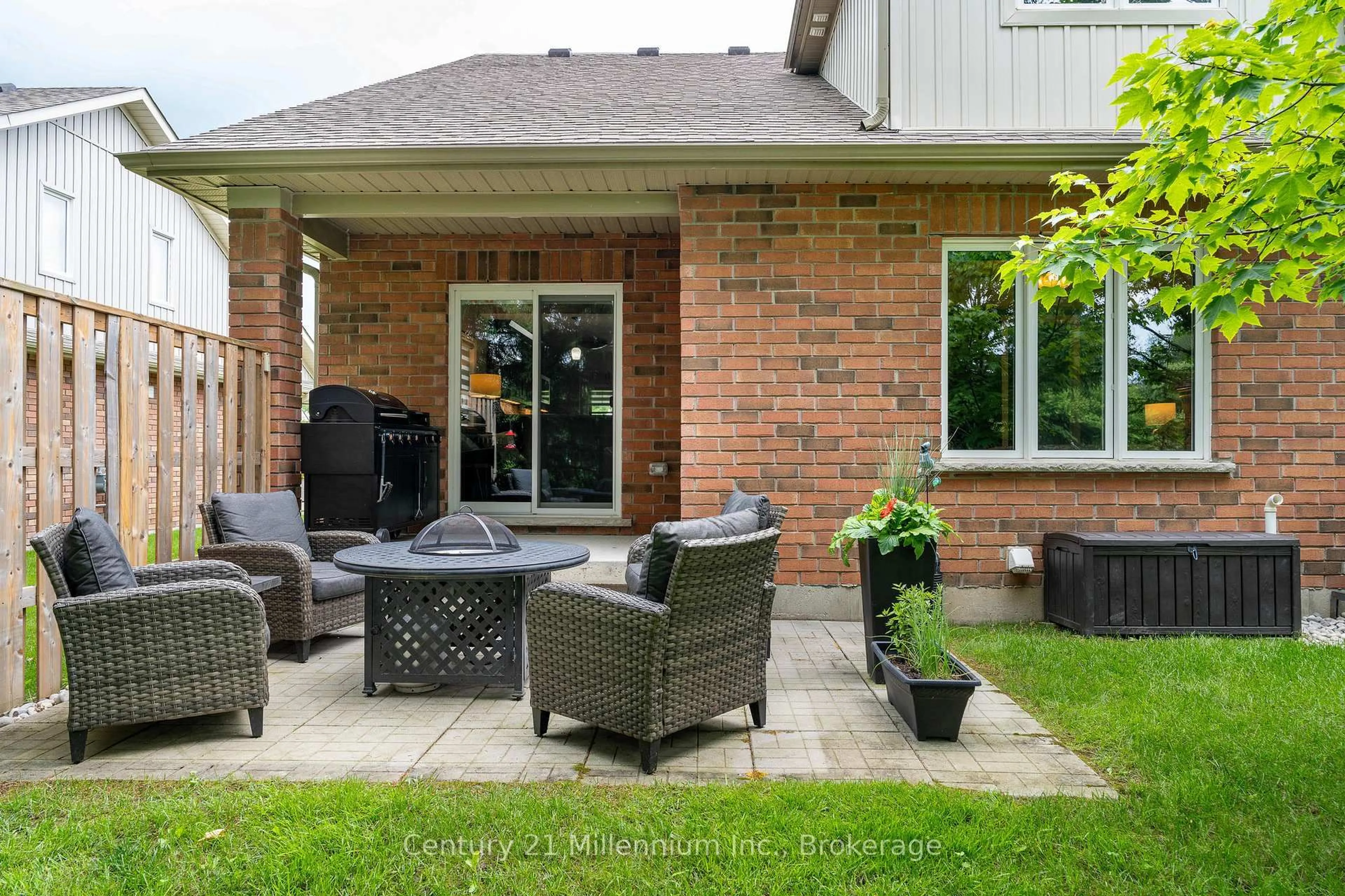 Patio, street for 35 Russett Dr, Meaford Ontario N4L 0A5