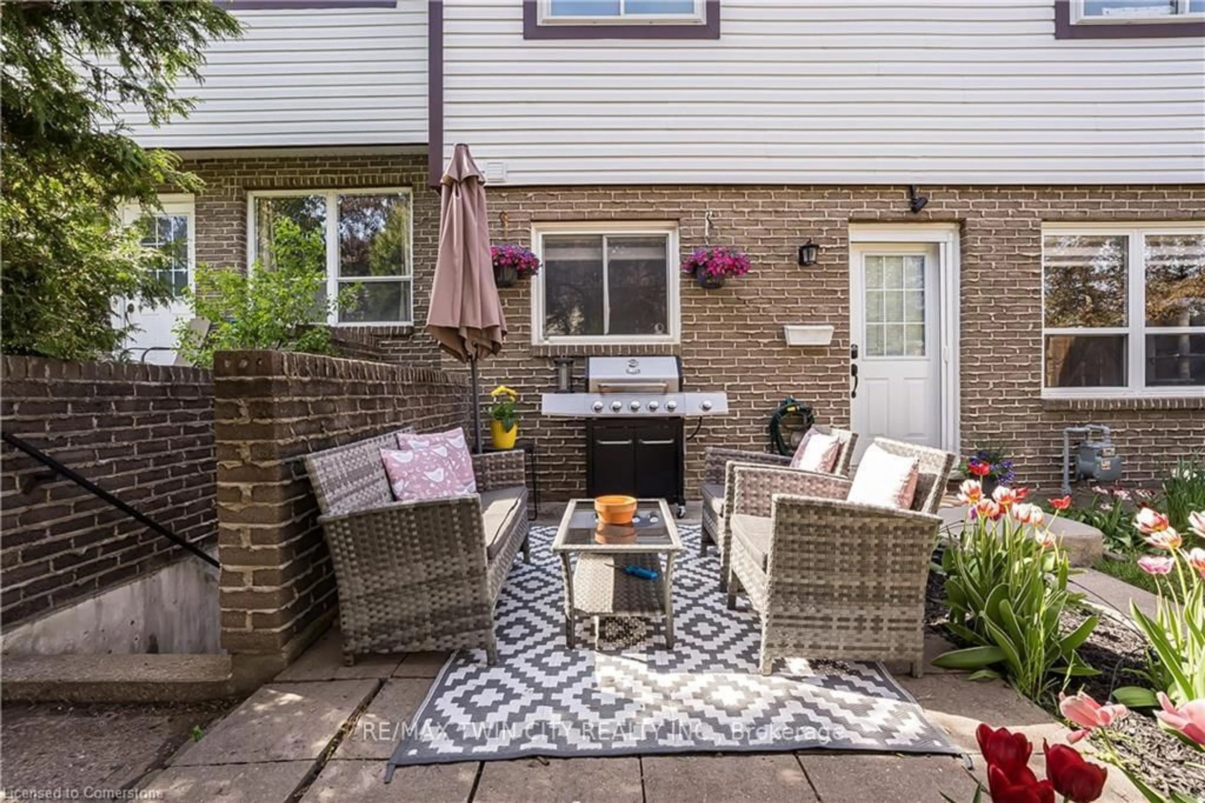 Patio, street for 391 Pioneer Dr #3, Kitchener Ontario N2P 1L8