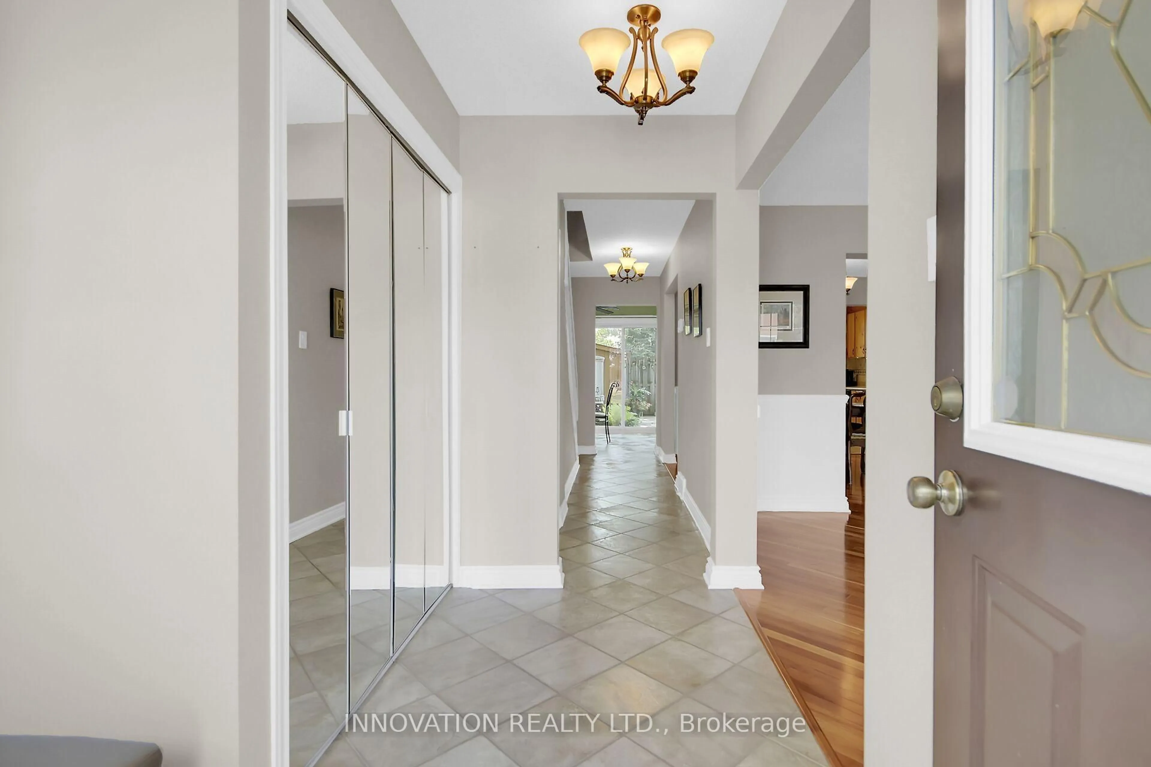 Indoor foyer for 3330 Southgate Rd #204, Ottawa Ontario K1V 8X3