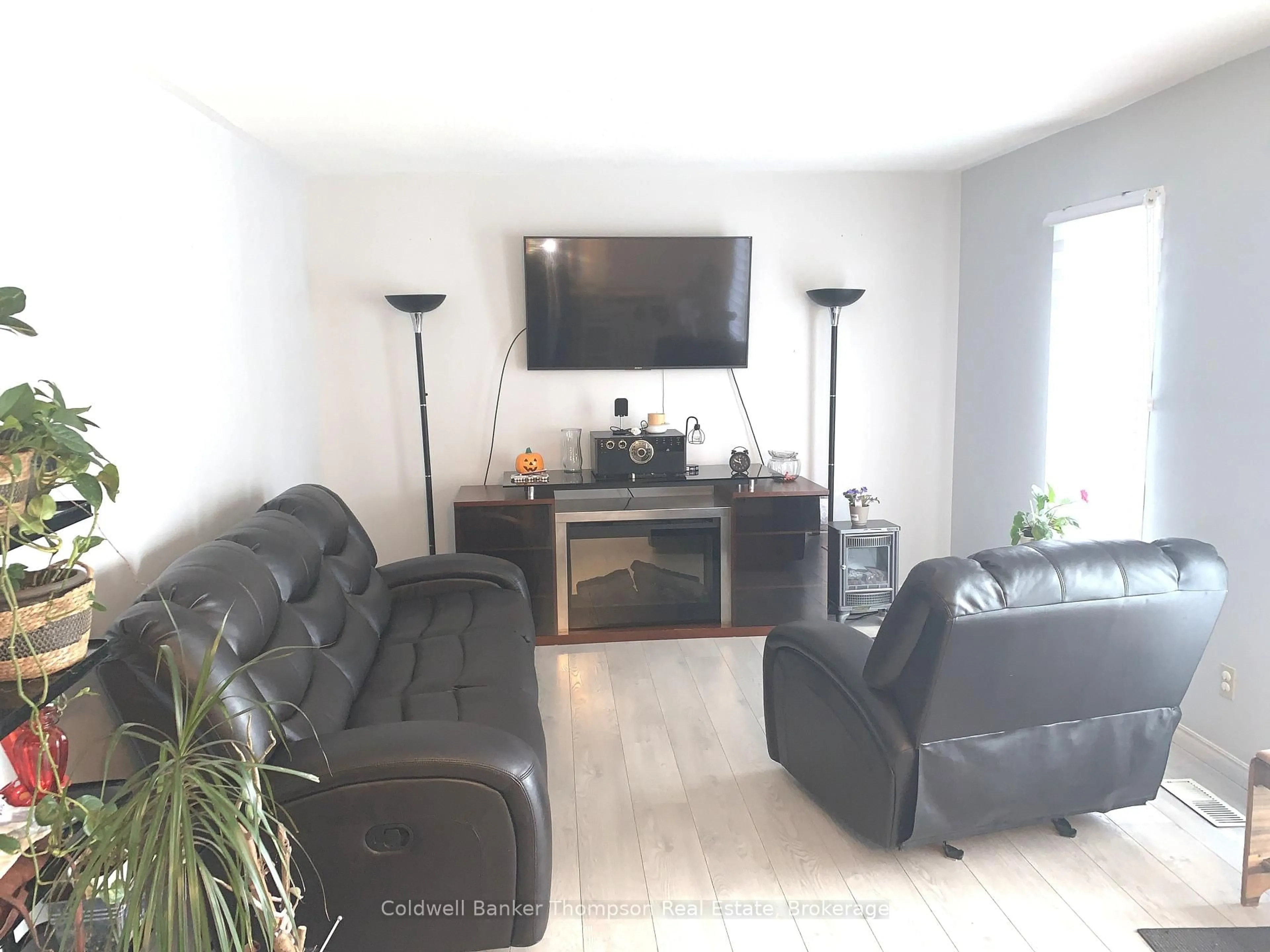 Living room with furniture, unknown for 36 Paget St, Sundridge Ontario P0A 1Z0