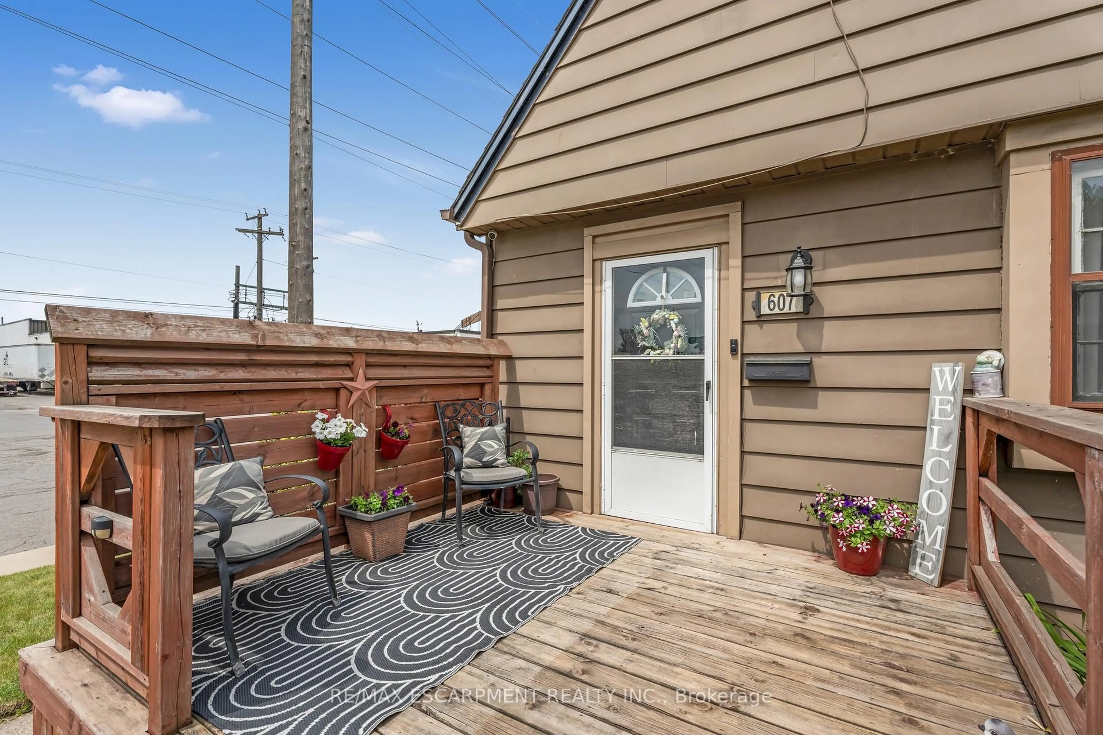 Patio, street for 607 Brighton Ave, Hamilton Ontario L8H 6H1
