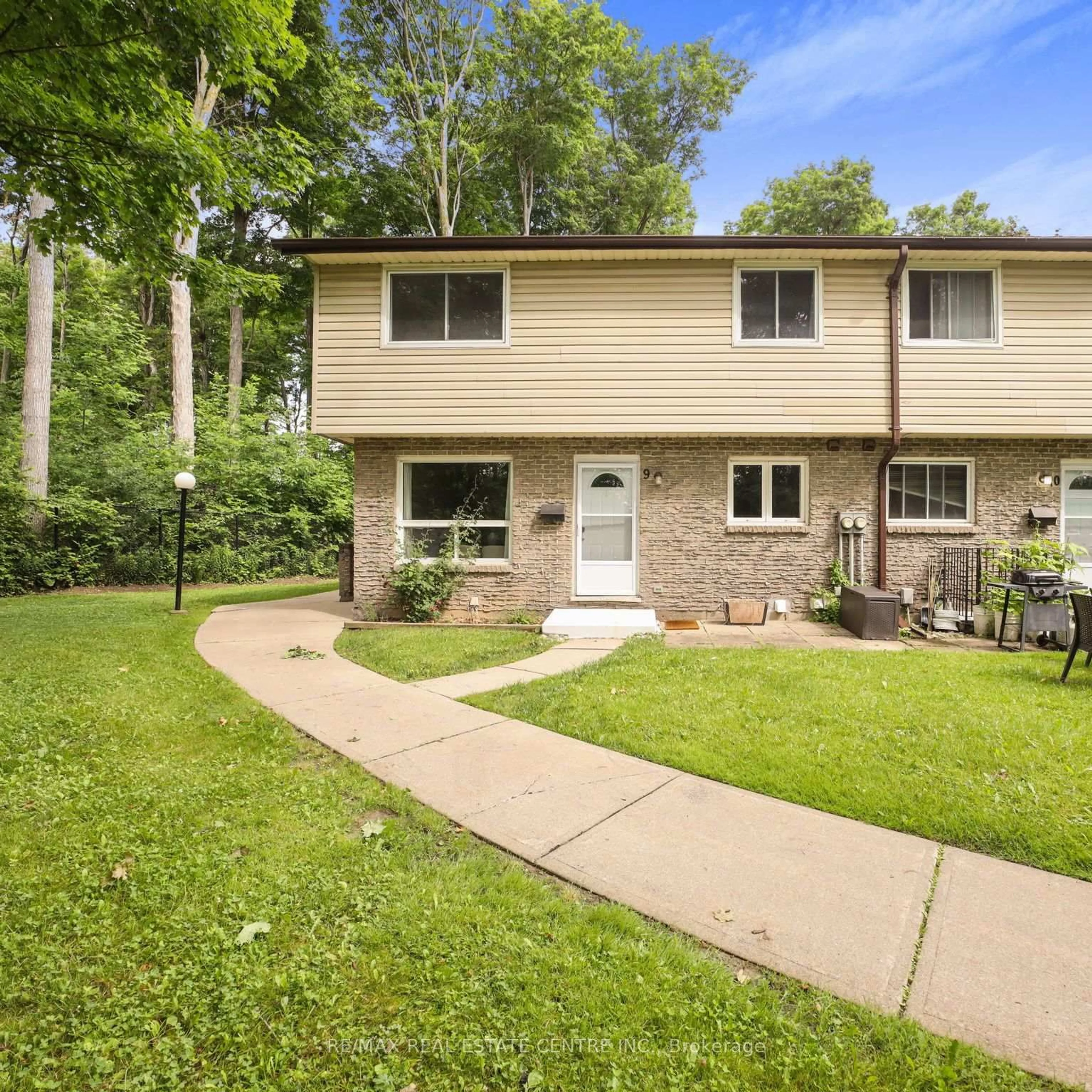 Home with vinyl exterior material, street for 453 Albert St #9, Waterloo Ontario N2L 5A7
