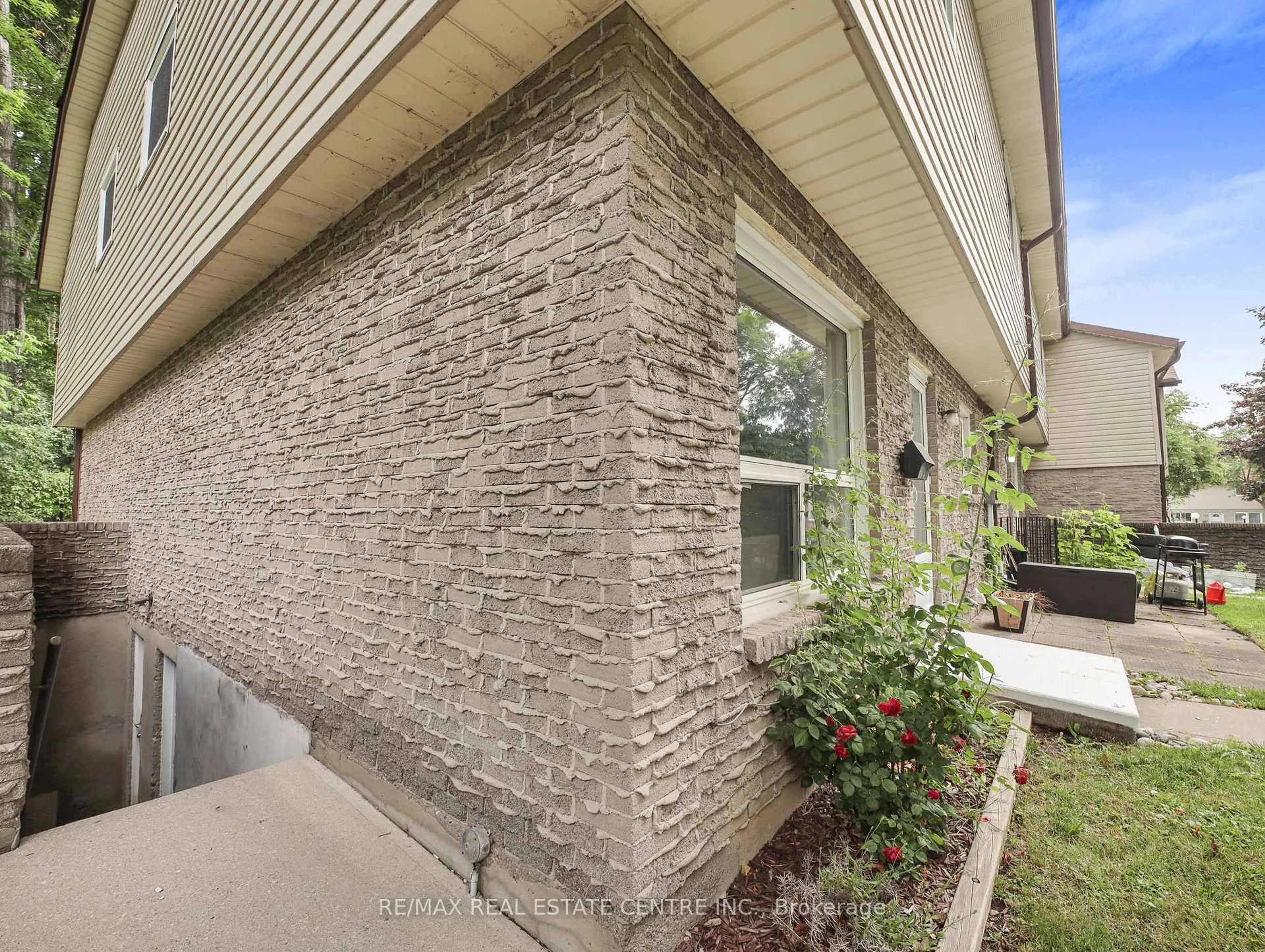 Home with brick exterior material, street for 453 Albert St #9, Waterloo Ontario N2L 5A7